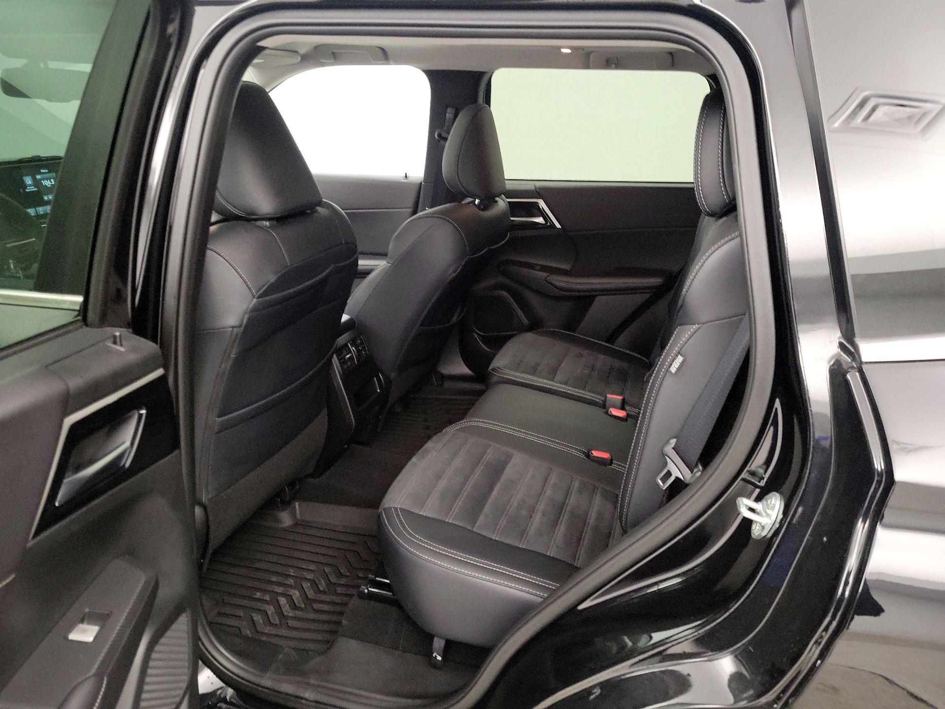 Thumbnail: 2024 Mitsubishi Outlander - 20