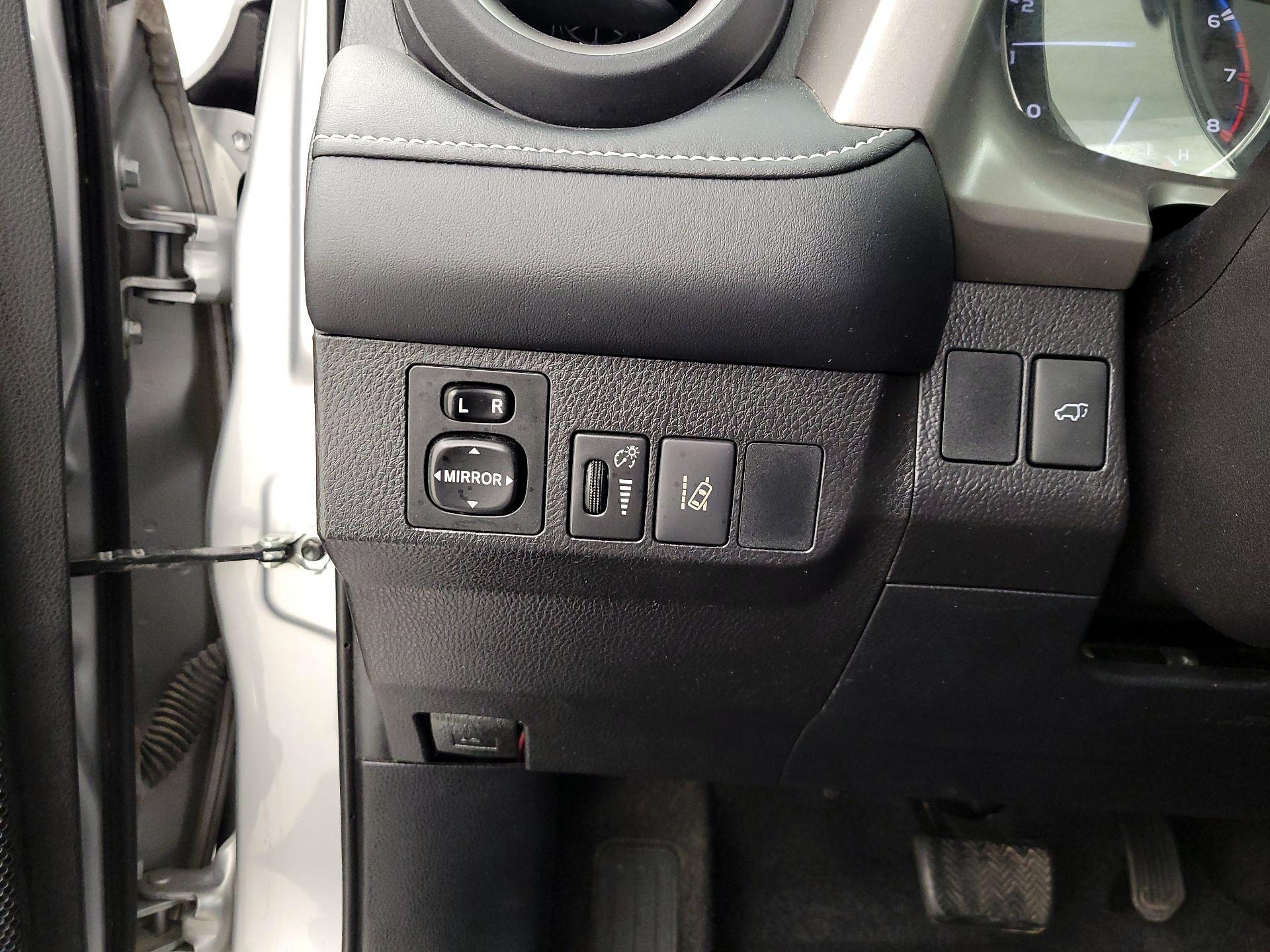 Thumbnail: 2016 Toyota RAV4 - 13