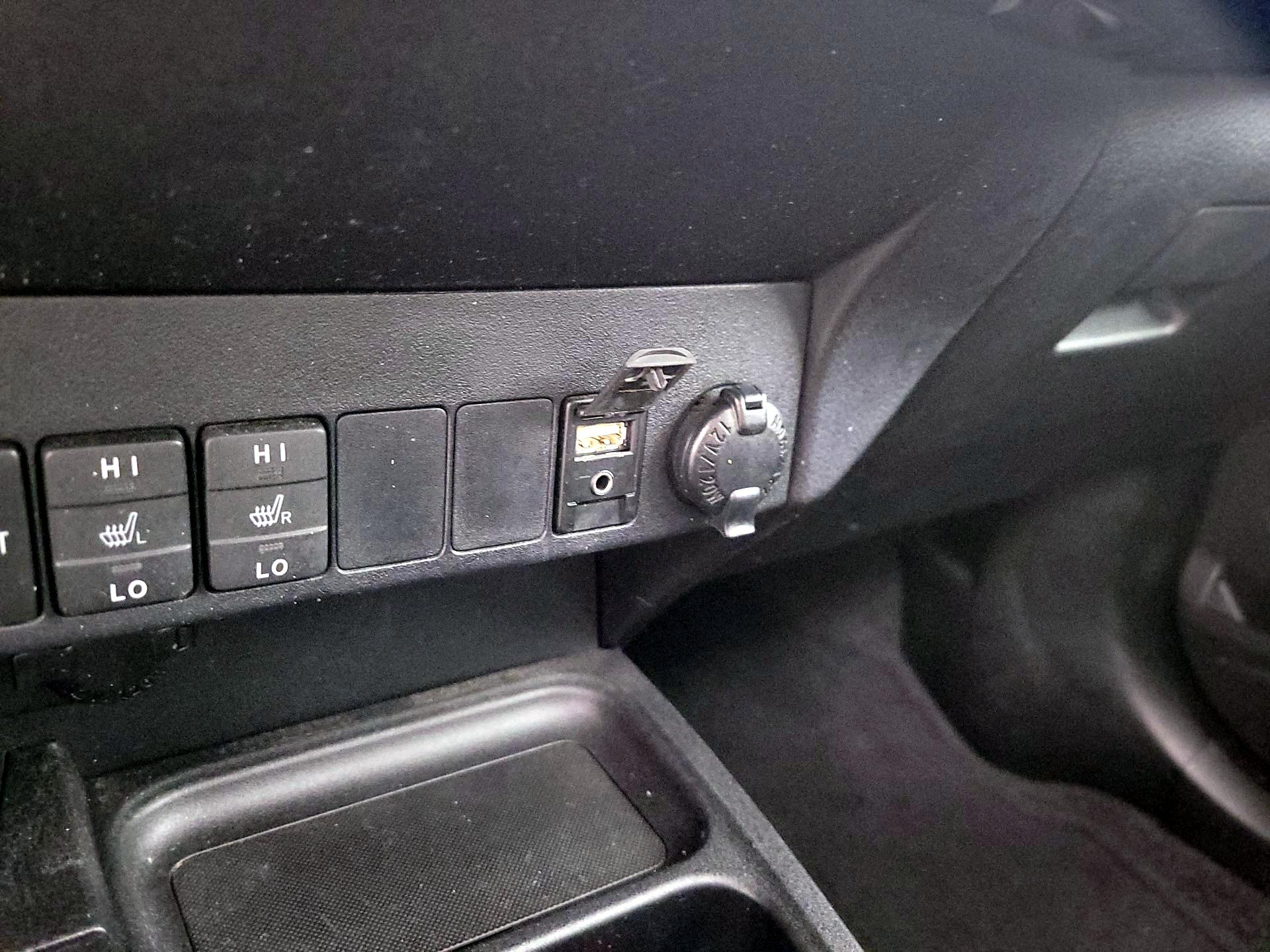 Thumbnail: 2016 Toyota RAV4 - 19