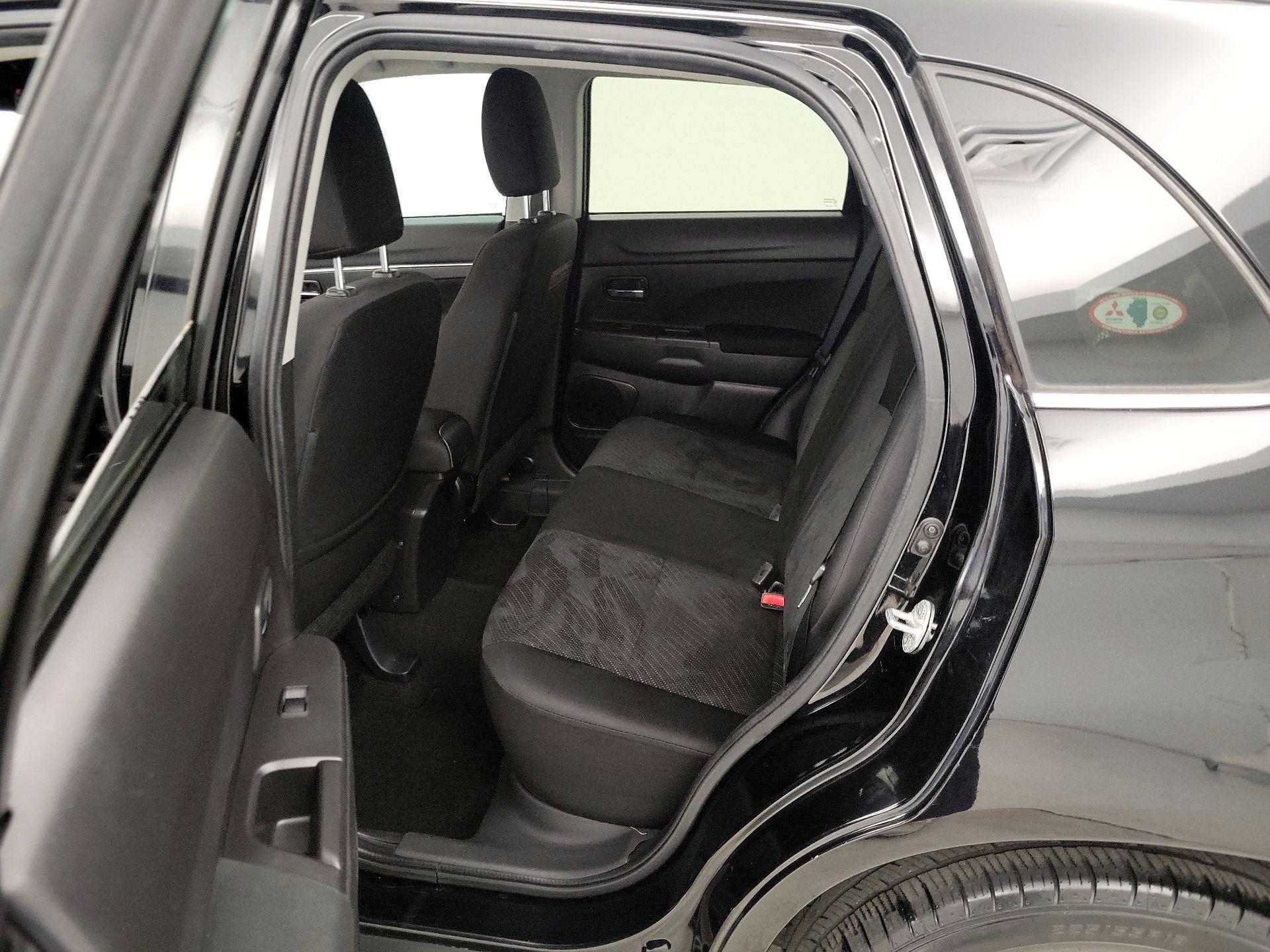 Thumbnail: 2015 Mitsubishi Outlander Sport - 18