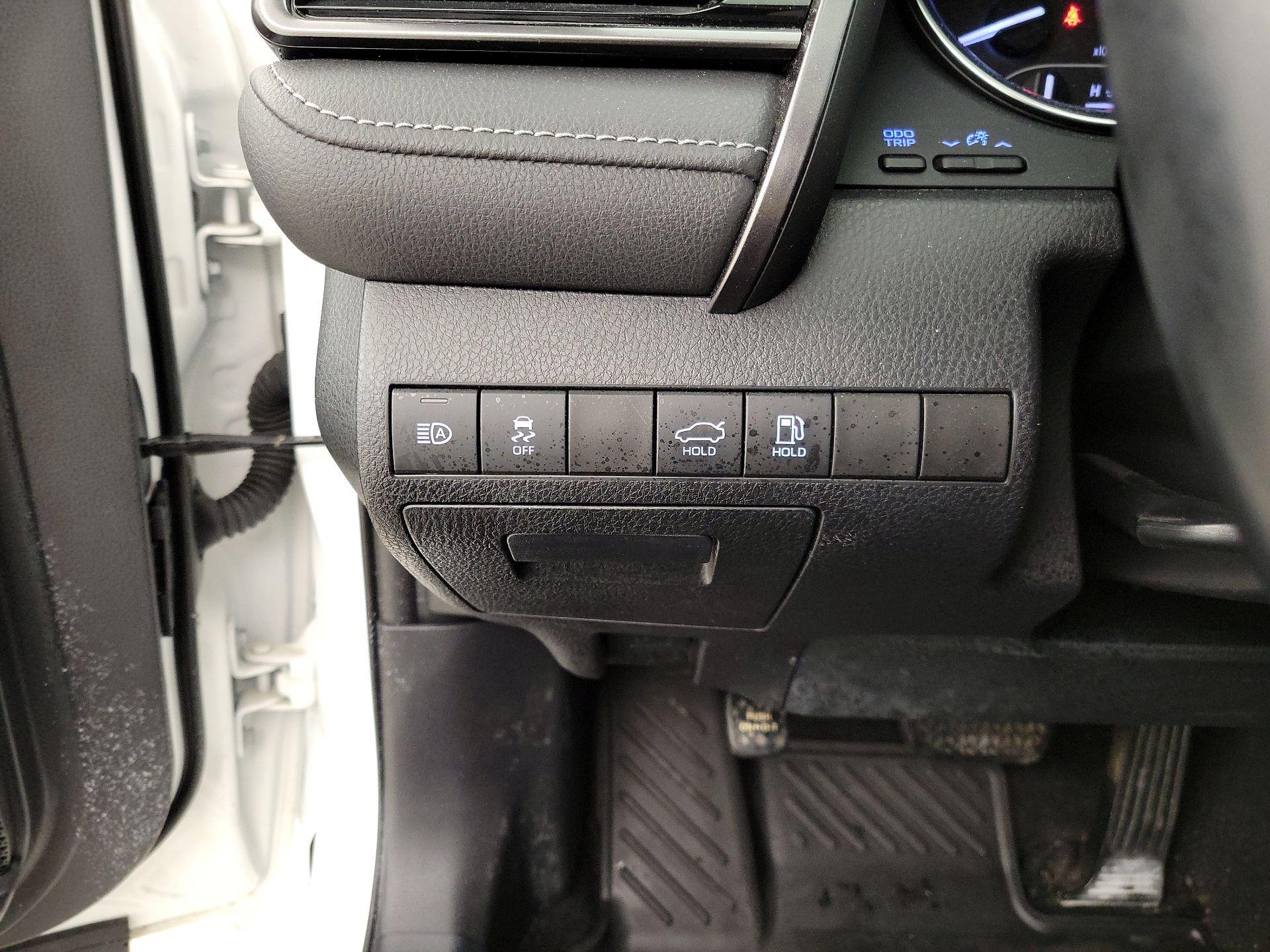 Thumbnail: 2020 Toyota Camry - 13