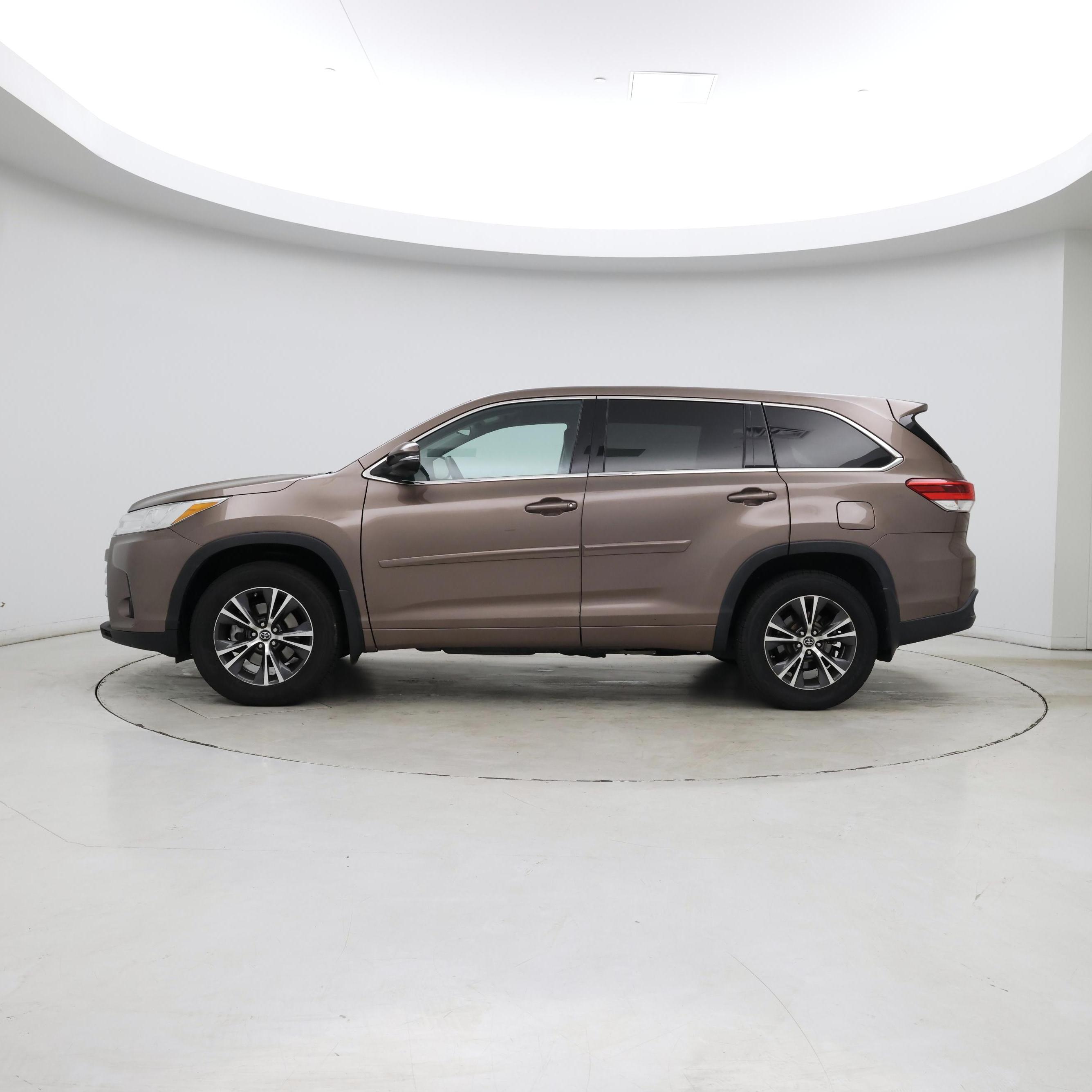 Thumbnail: 2018 Toyota Highlander - 3
