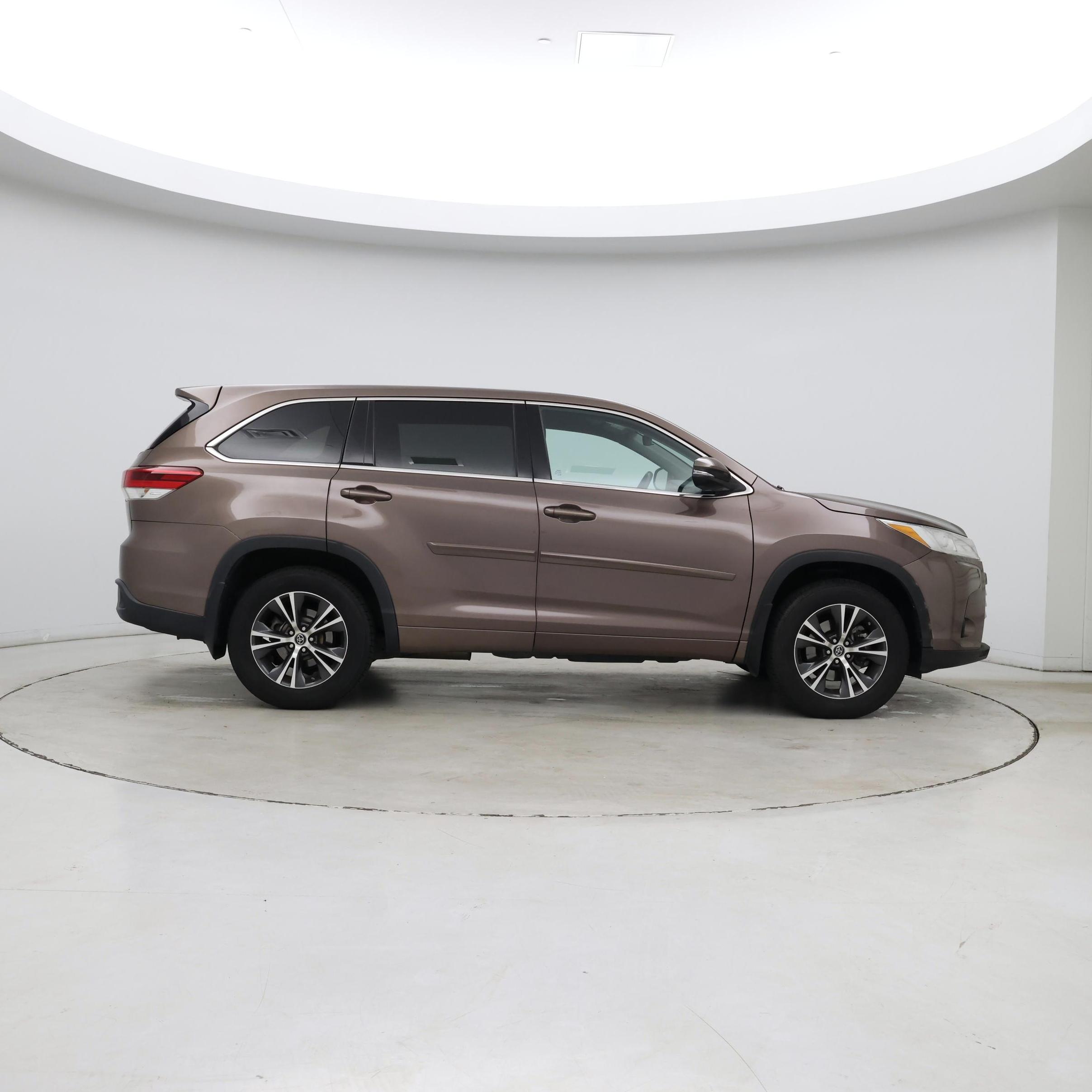 Thumbnail: 2018 Toyota Highlander - 7