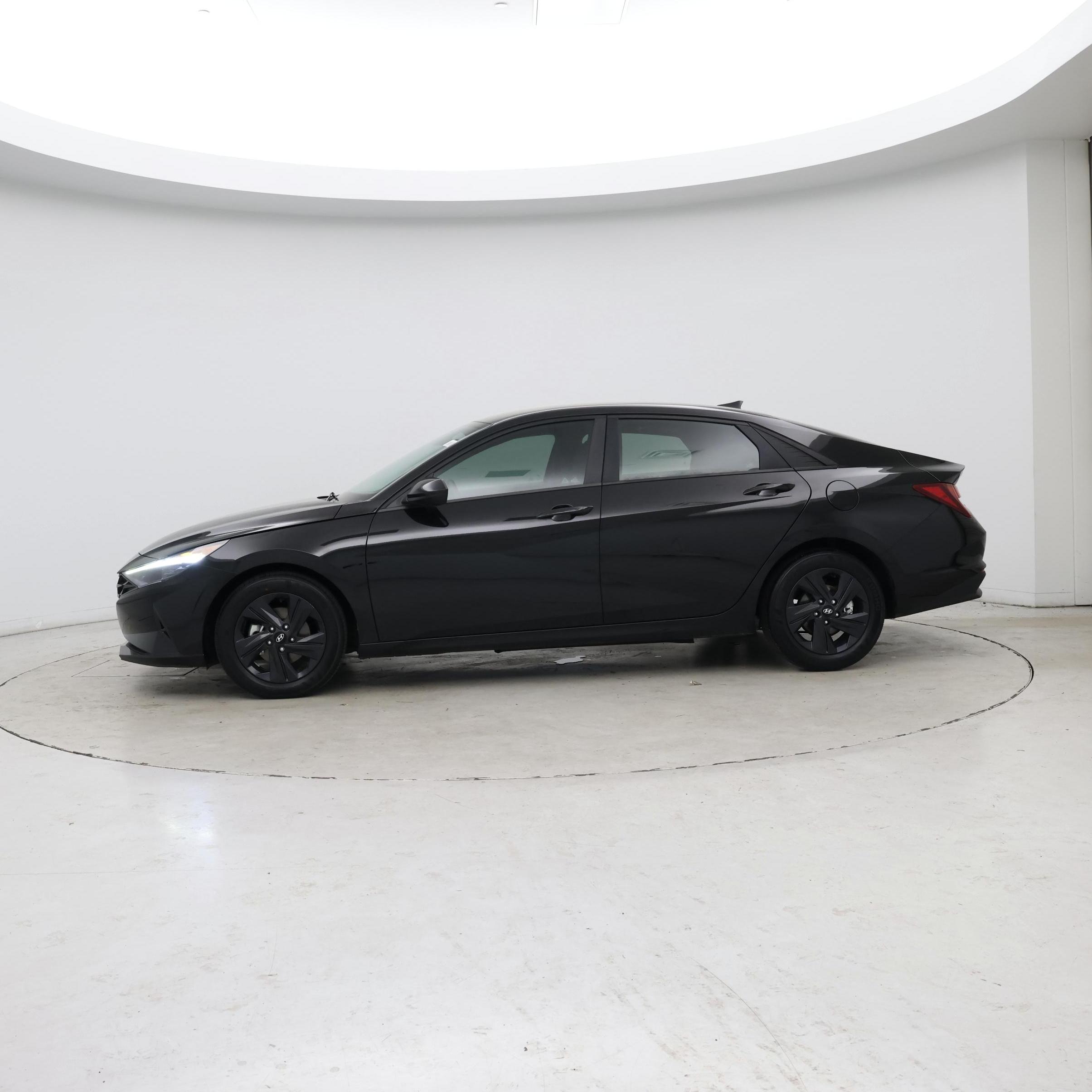 Thumbnail: 2023 Hyundai Elantra - 3