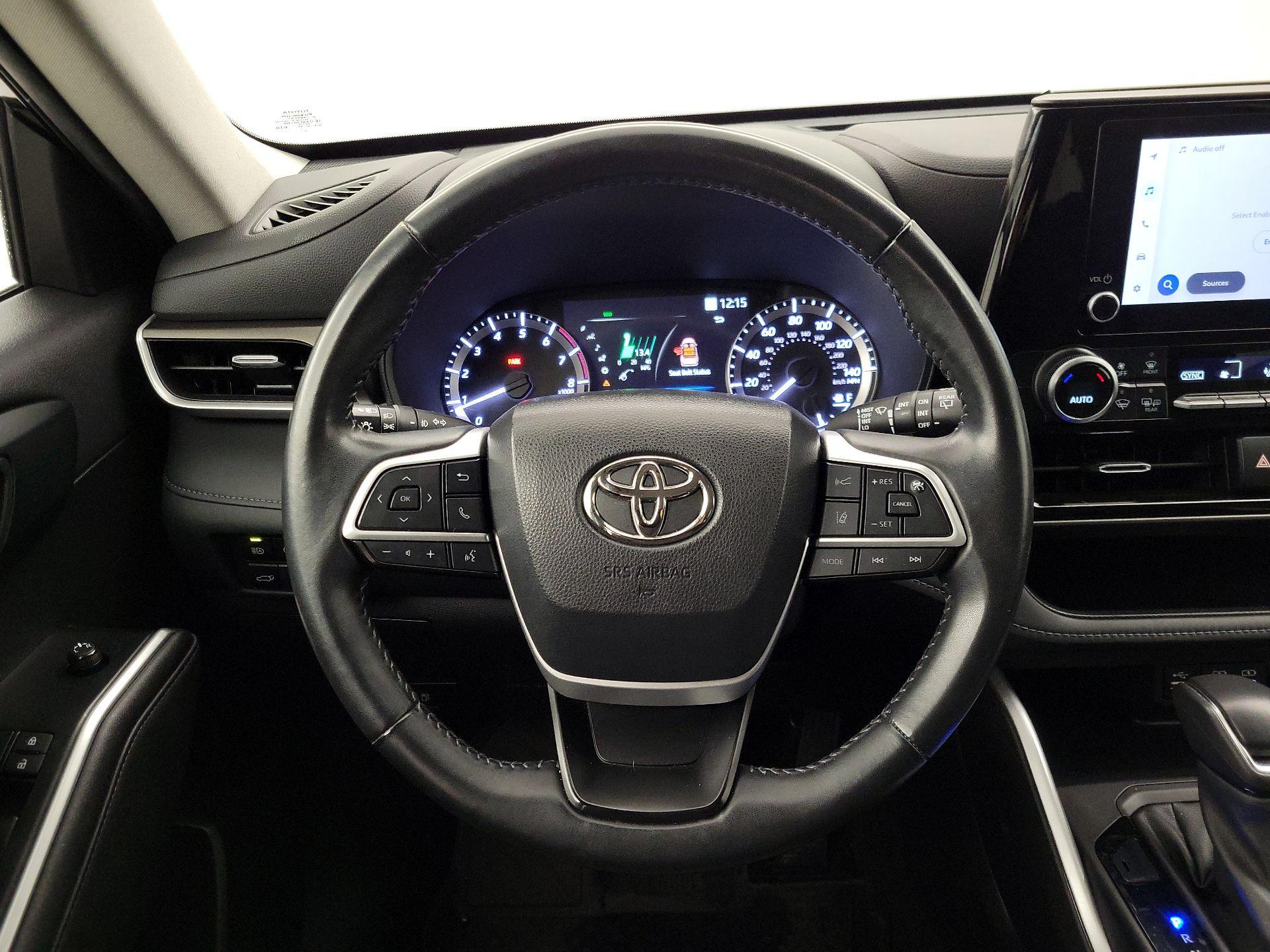 Thumbnail: 2023 Toyota Highlander - 10