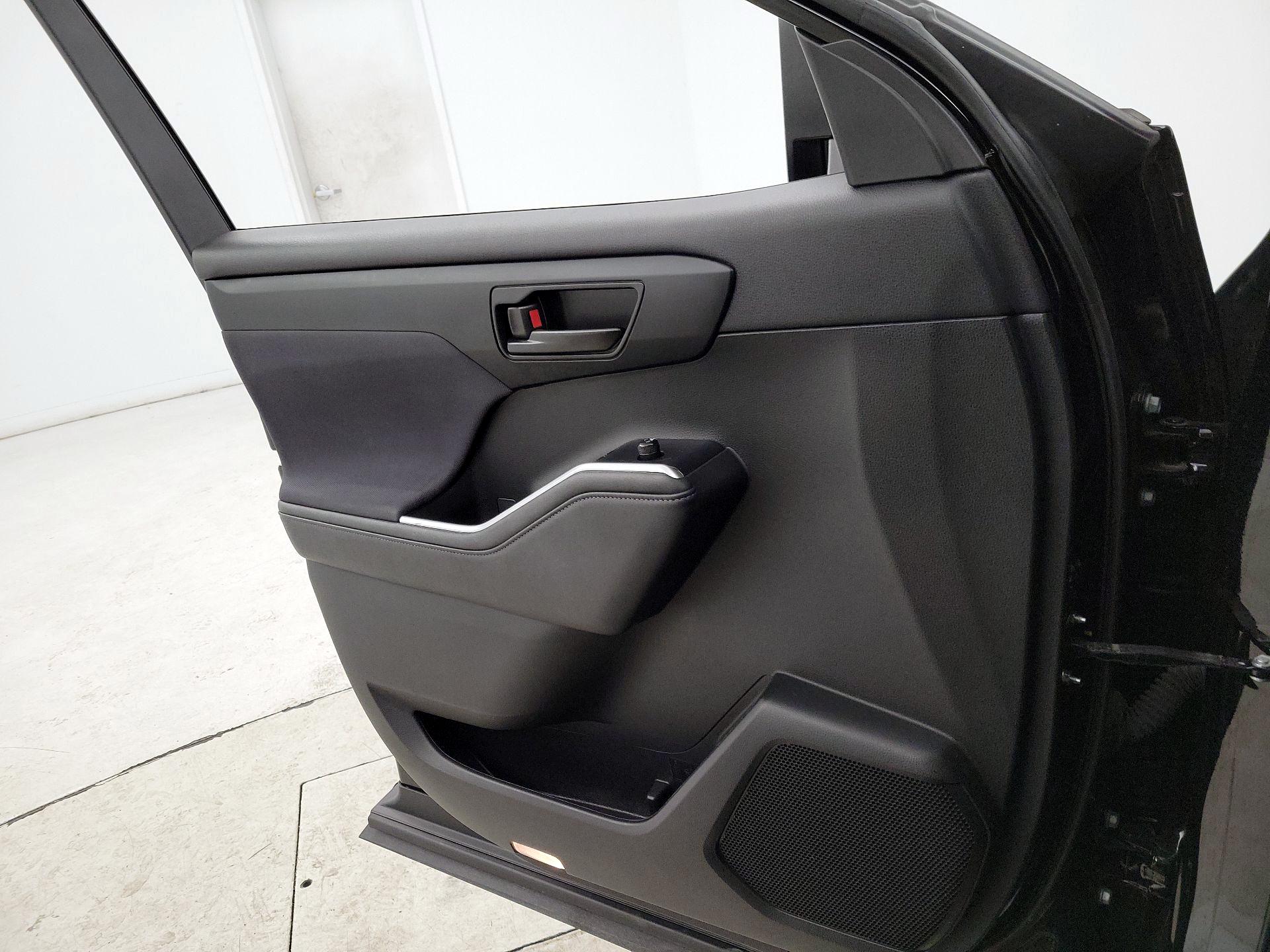 Thumbnail: 2023 Toyota Highlander - 12