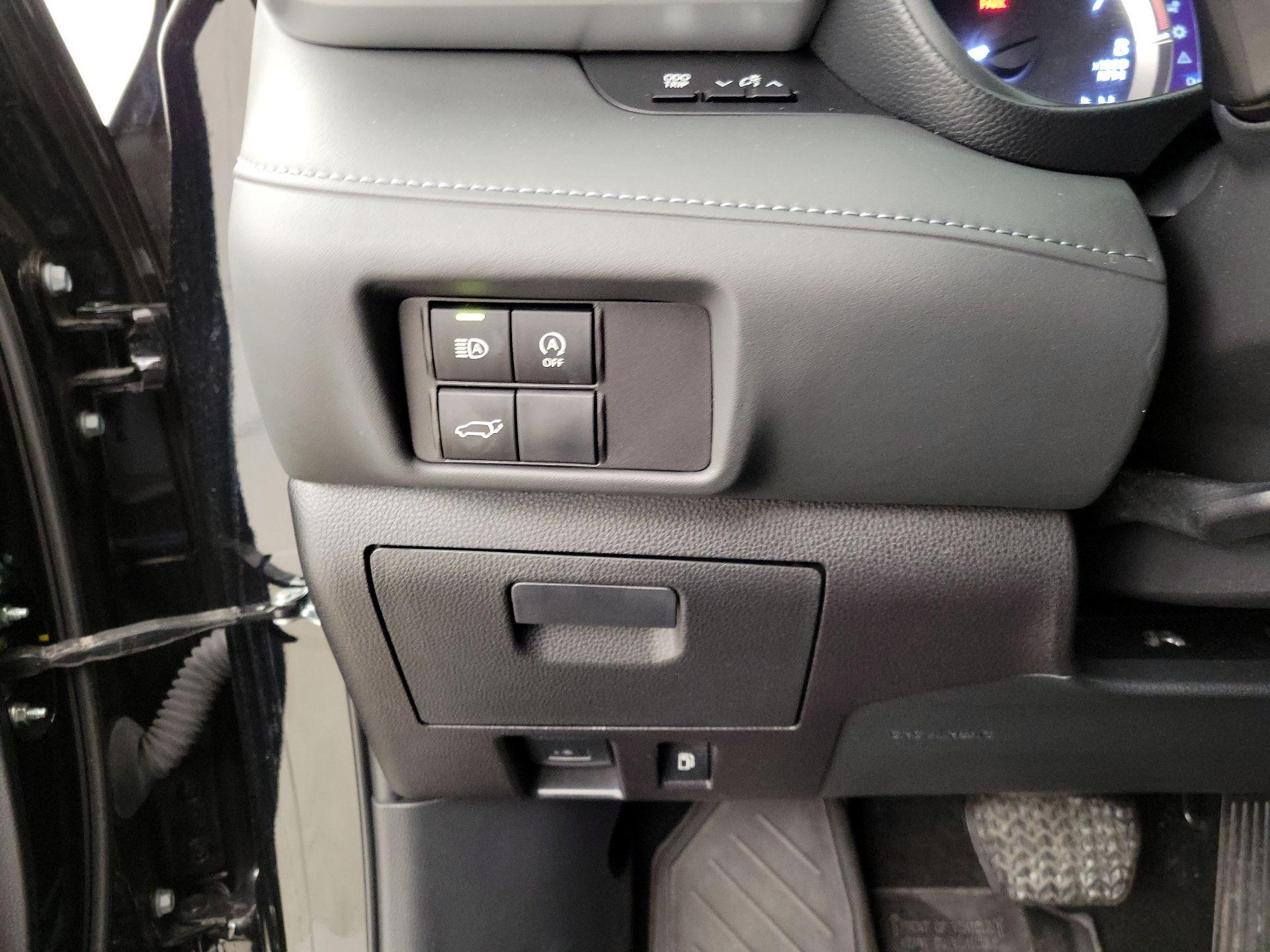 Thumbnail: 2023 Toyota Highlander - 13