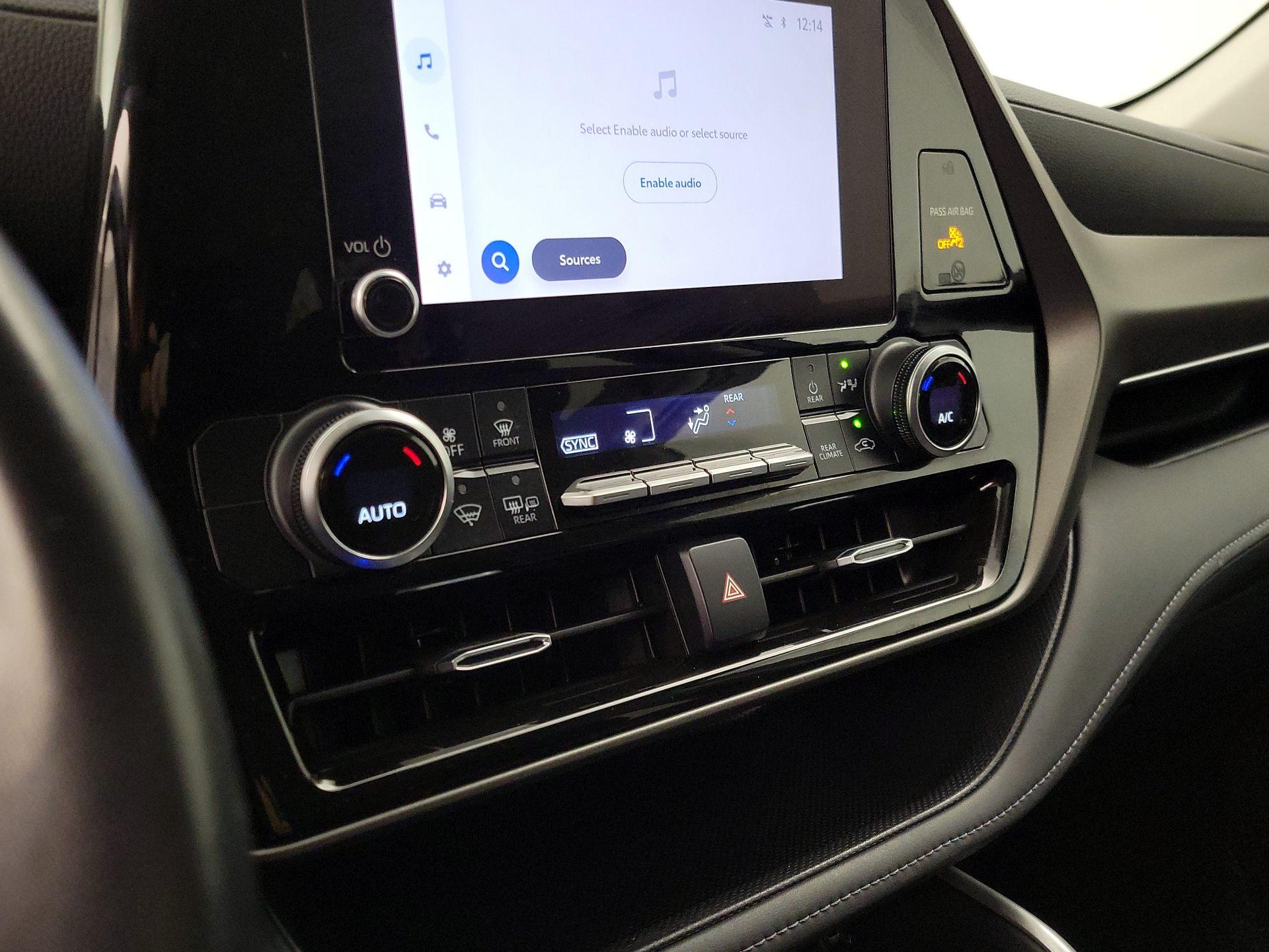 Thumbnail: 2023 Toyota Highlander - 16