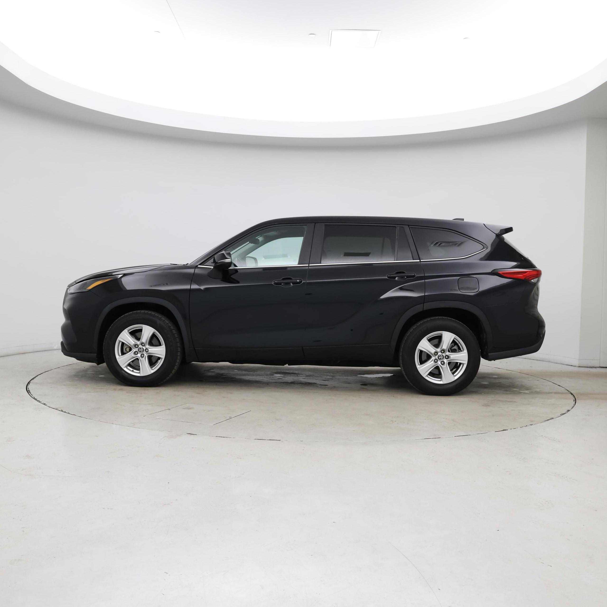 Thumbnail: 2023 Toyota Highlander - 3