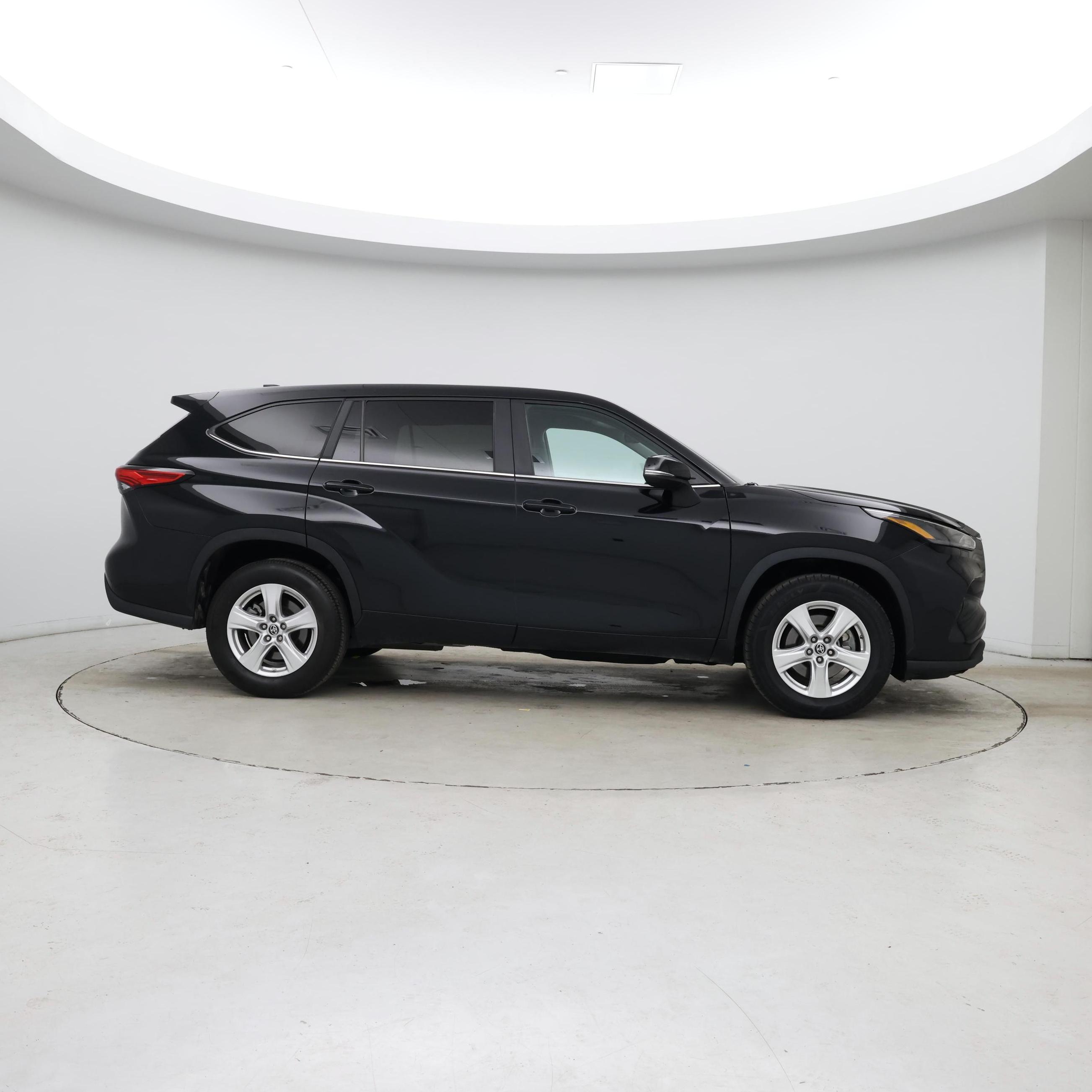 Thumbnail: 2023 Toyota Highlander - 7