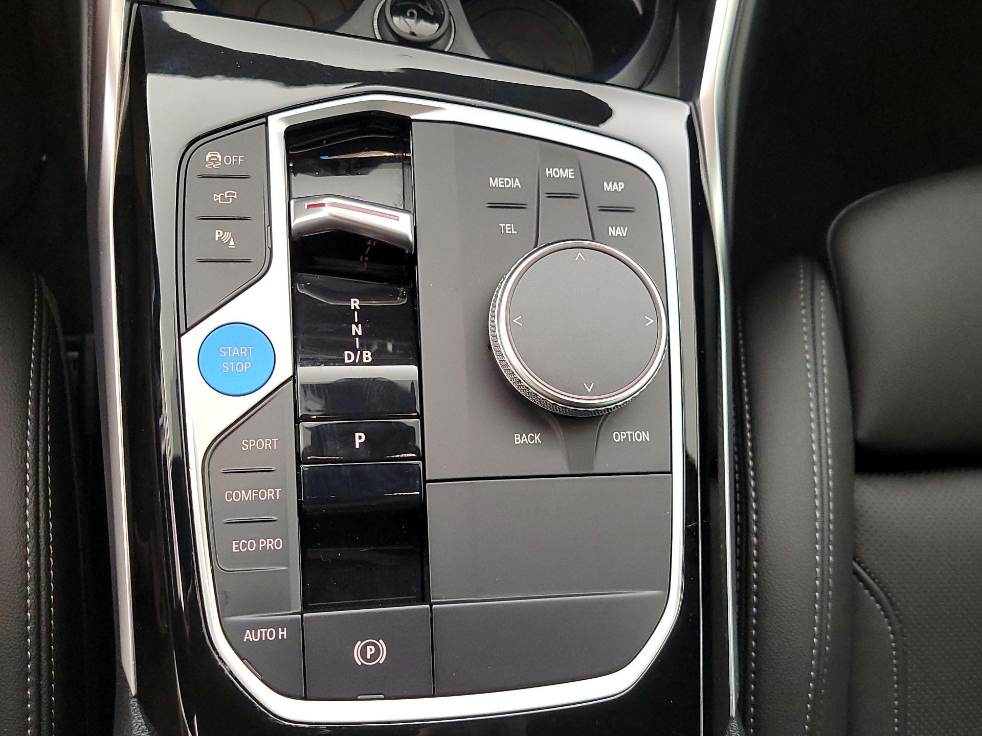 Thumbnail: 2023 BMW i4 - 18