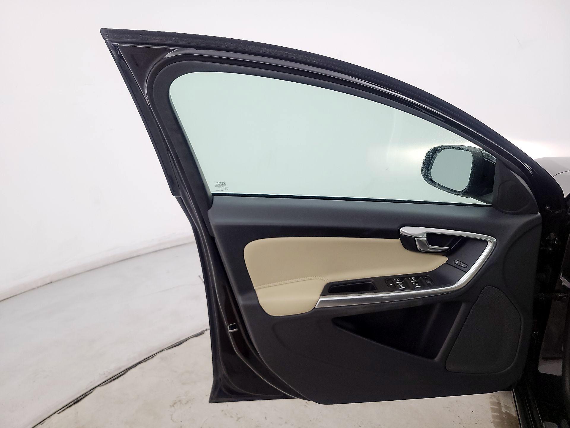 Thumbnail: 2017 Volvo S60 - 12