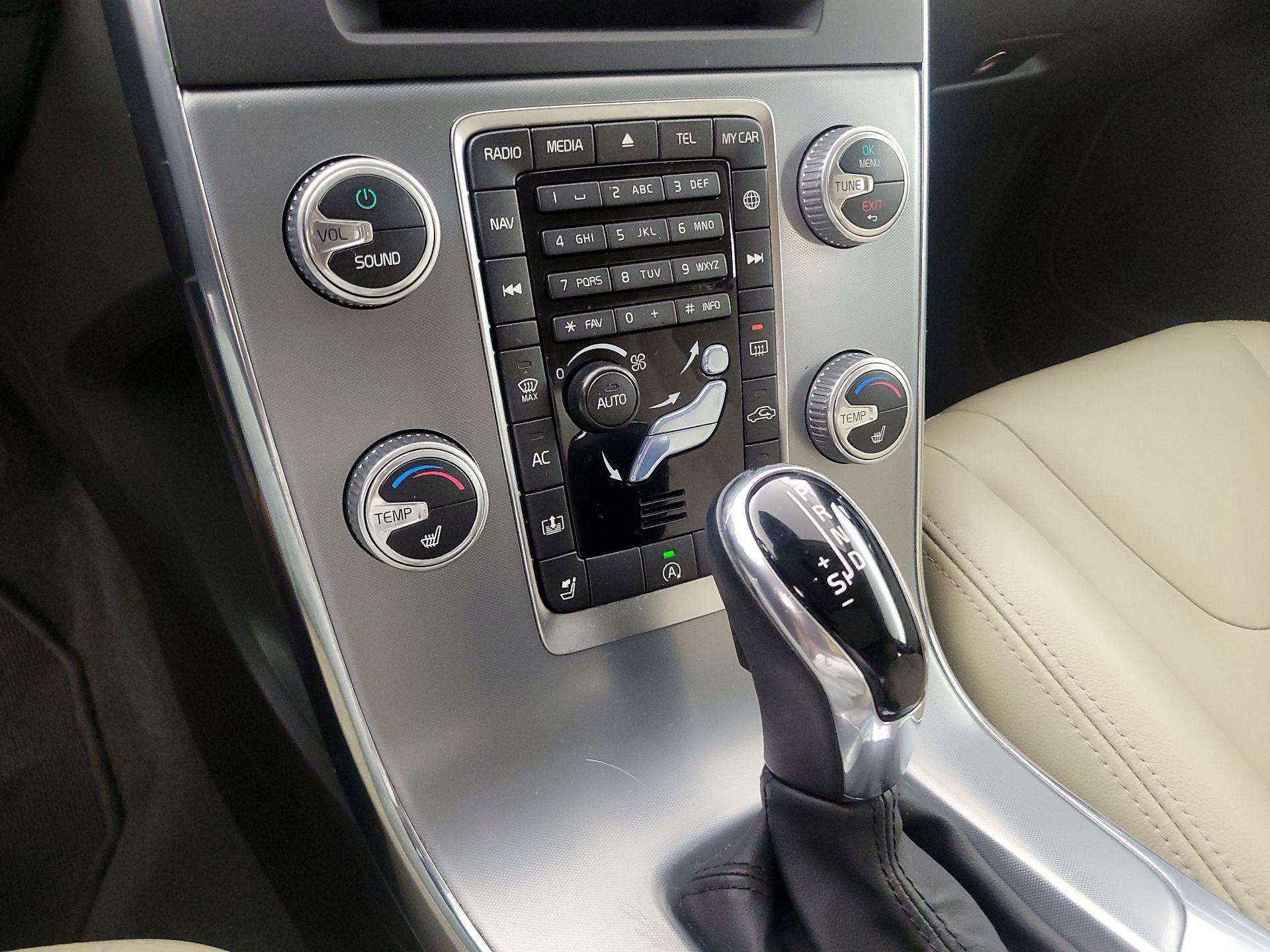 Thumbnail: 2017 Volvo S60 - 16