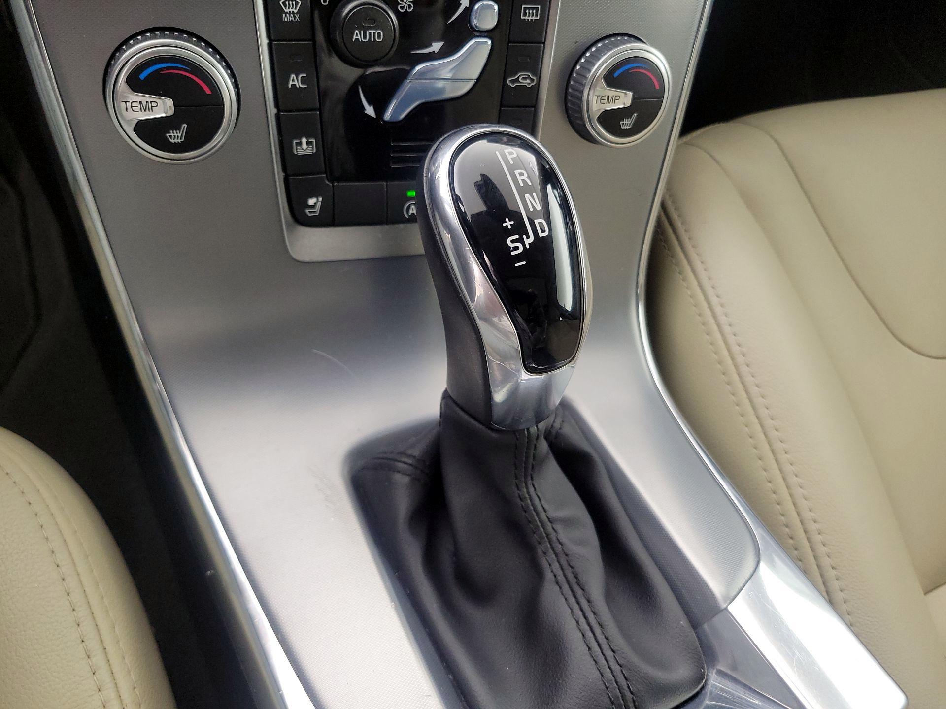 Thumbnail: 2017 Volvo S60 - 17