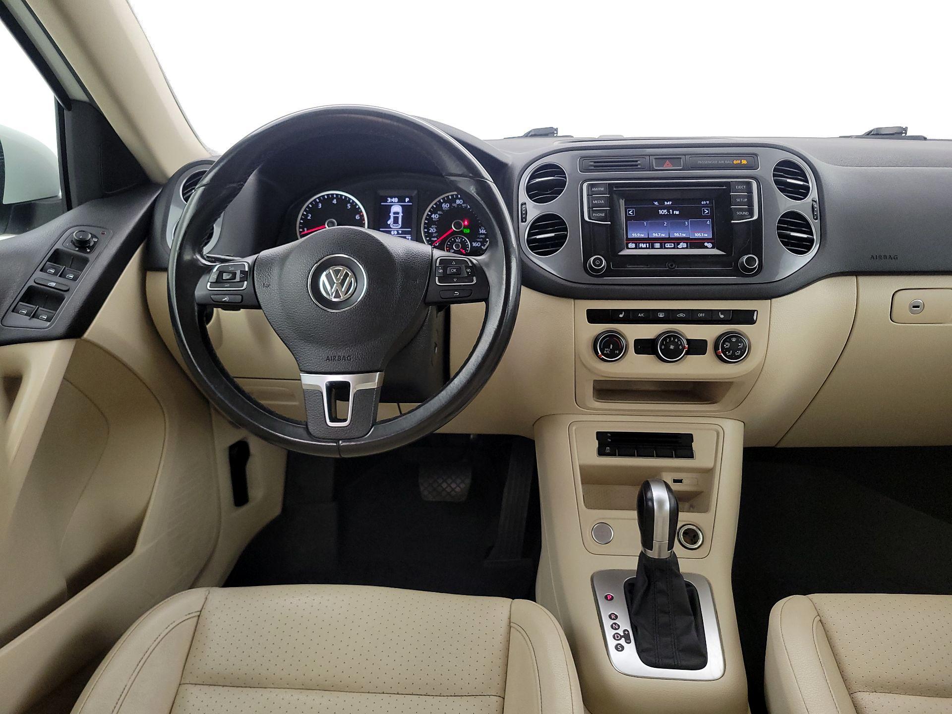 Thumbnail: 2016 Volkswagen Tiguan - 10