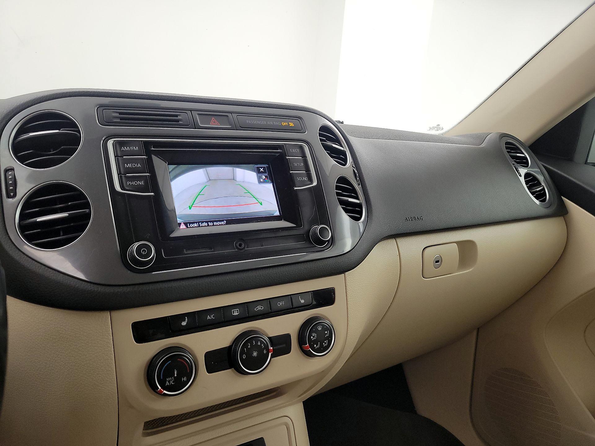 Thumbnail: 2016 Volkswagen Tiguan - 14