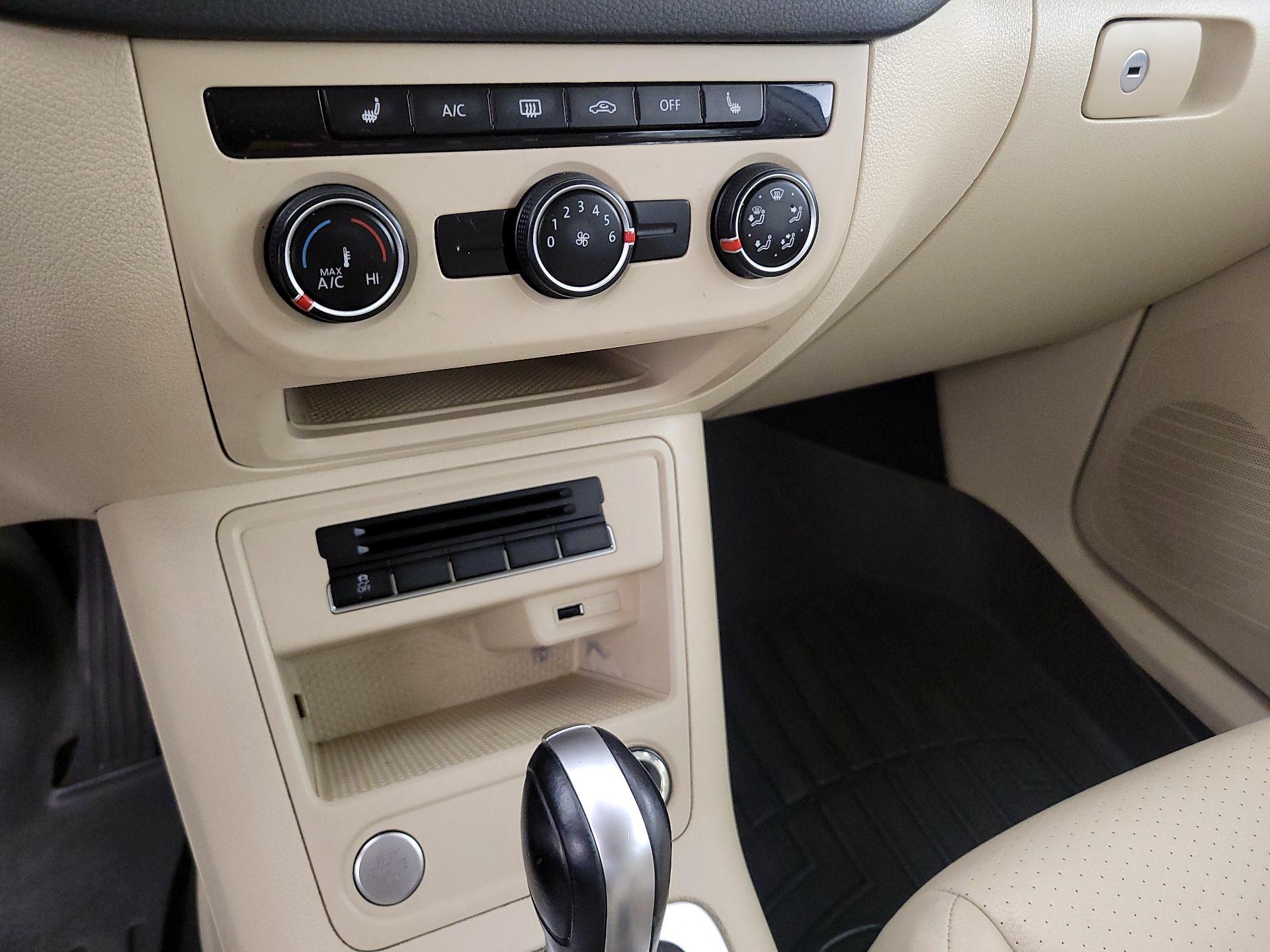 Thumbnail: 2016 Volkswagen Tiguan - 16