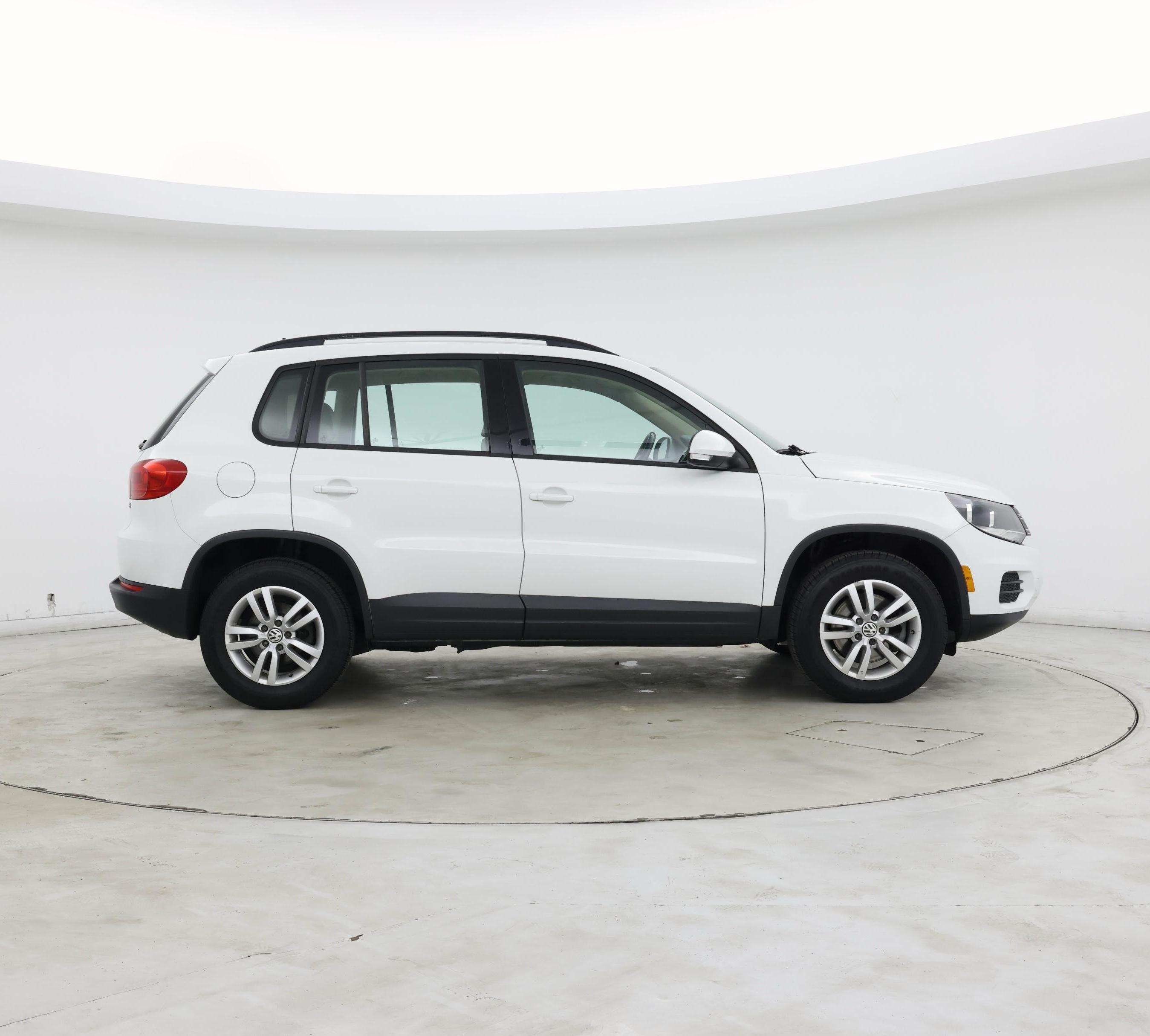 Thumbnail: 2016 Volkswagen Tiguan - 7