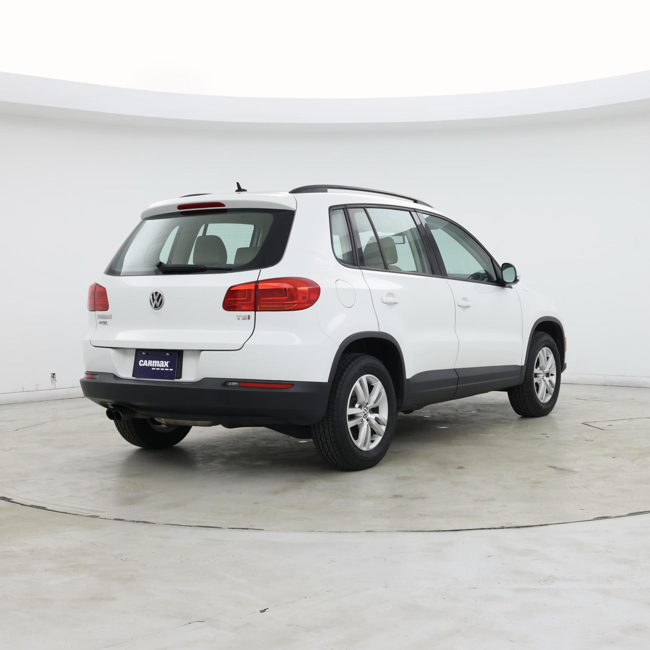 Thumbnail: 2016 Volkswagen Tiguan - 8