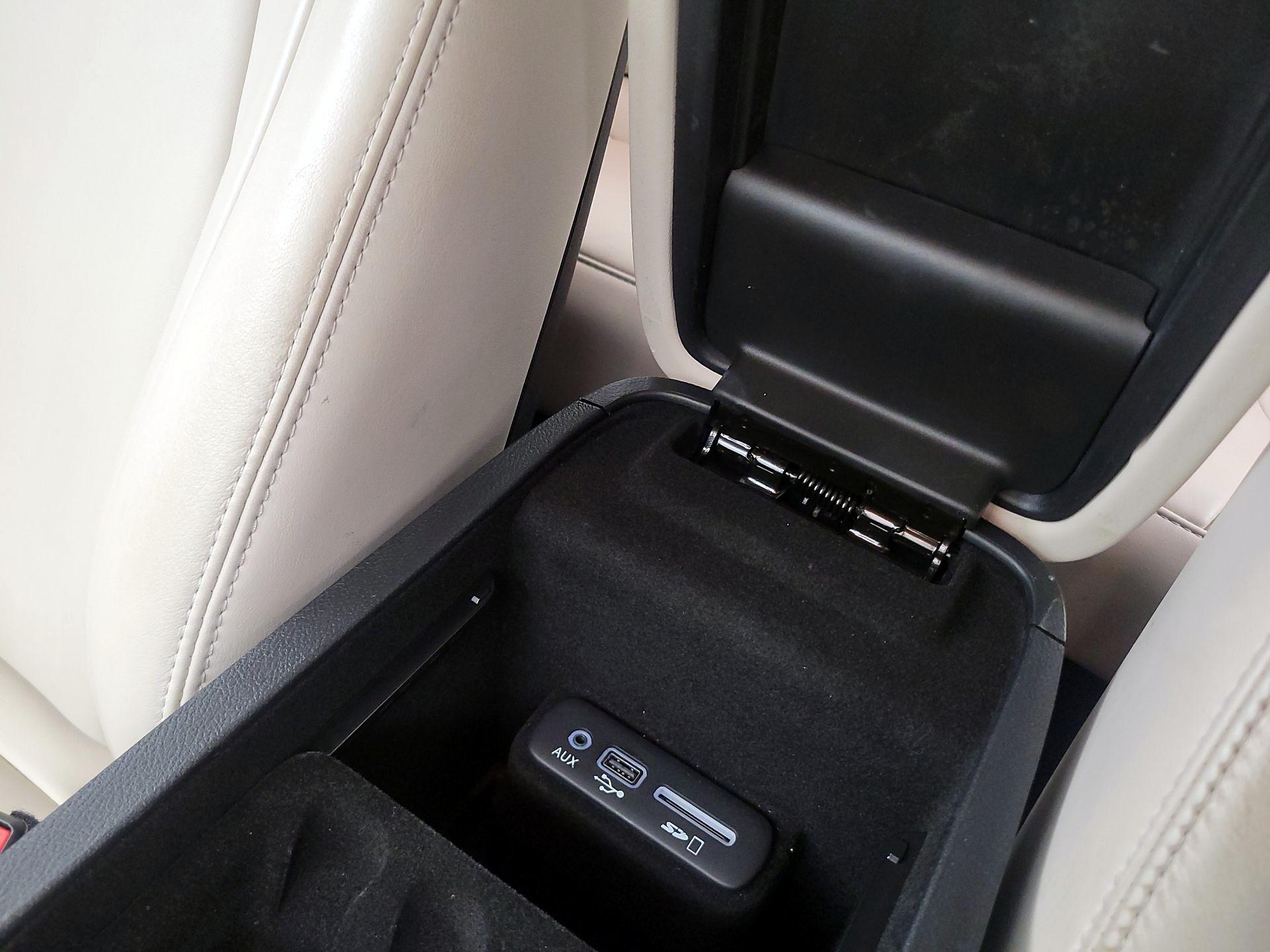 Thumbnail: 2016 Chrysler 300 - 18