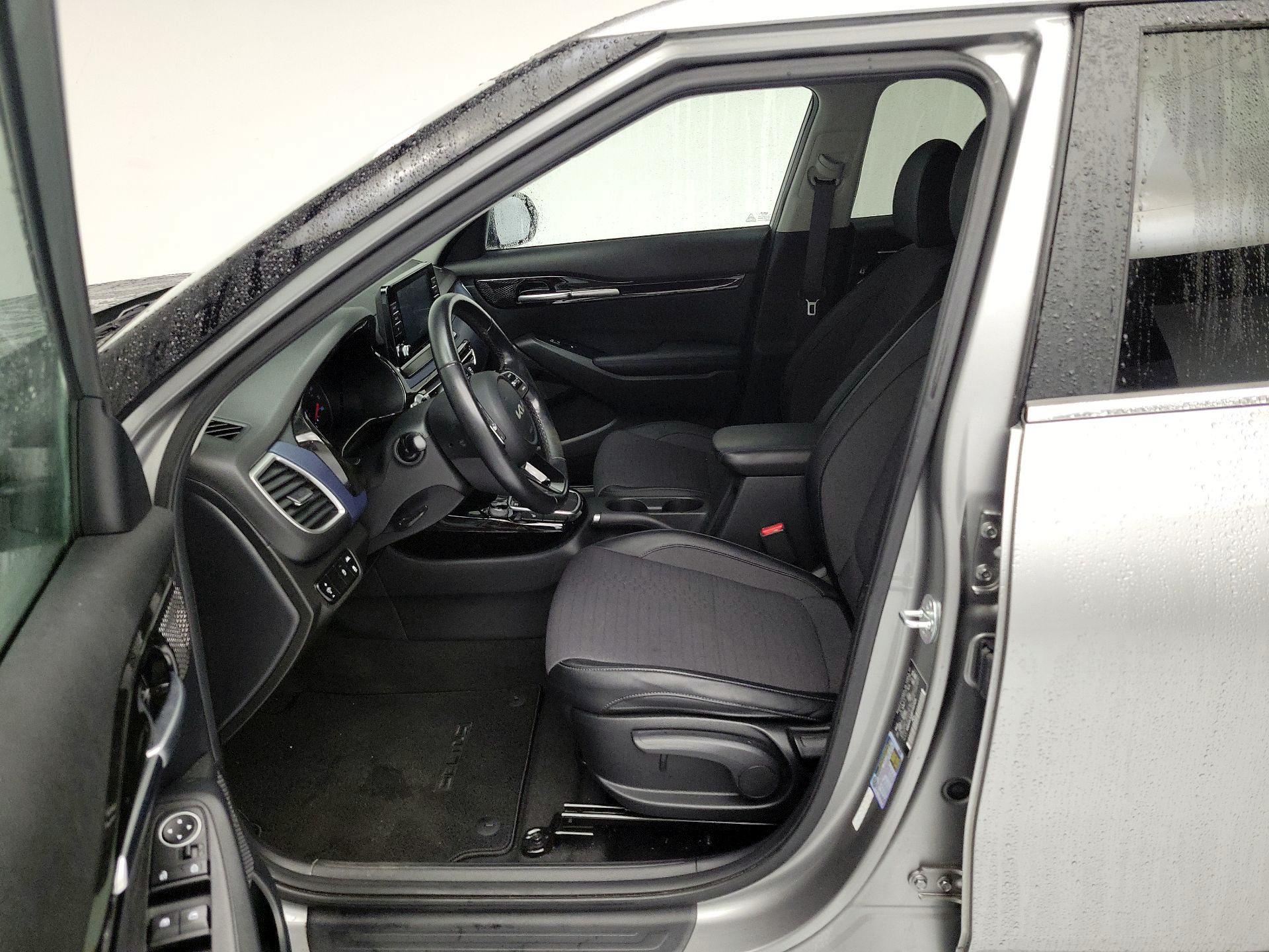 Thumbnail: 2023 Kia Seltos - 11