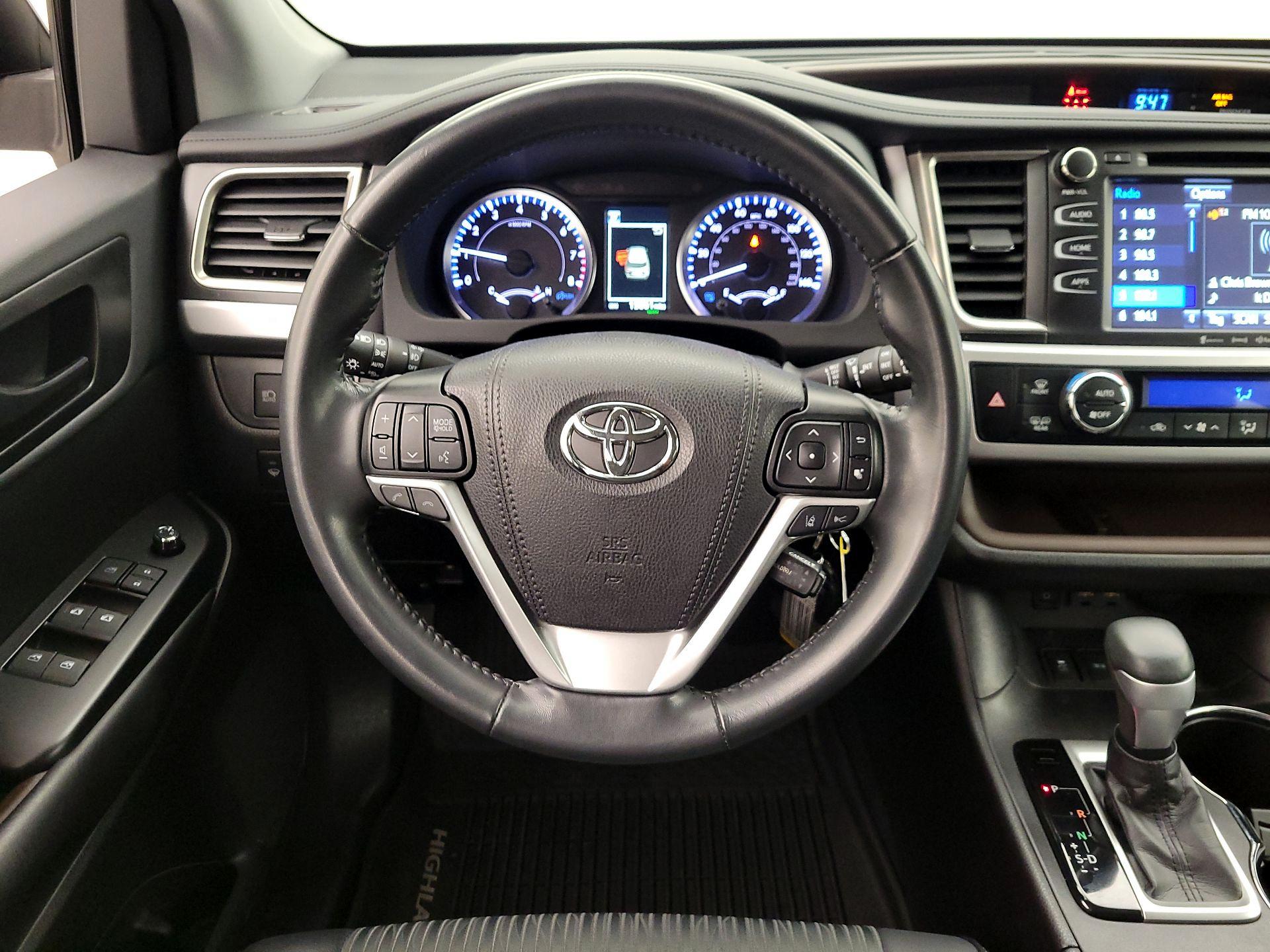 Thumbnail: 2019 Toyota Highlander - 10