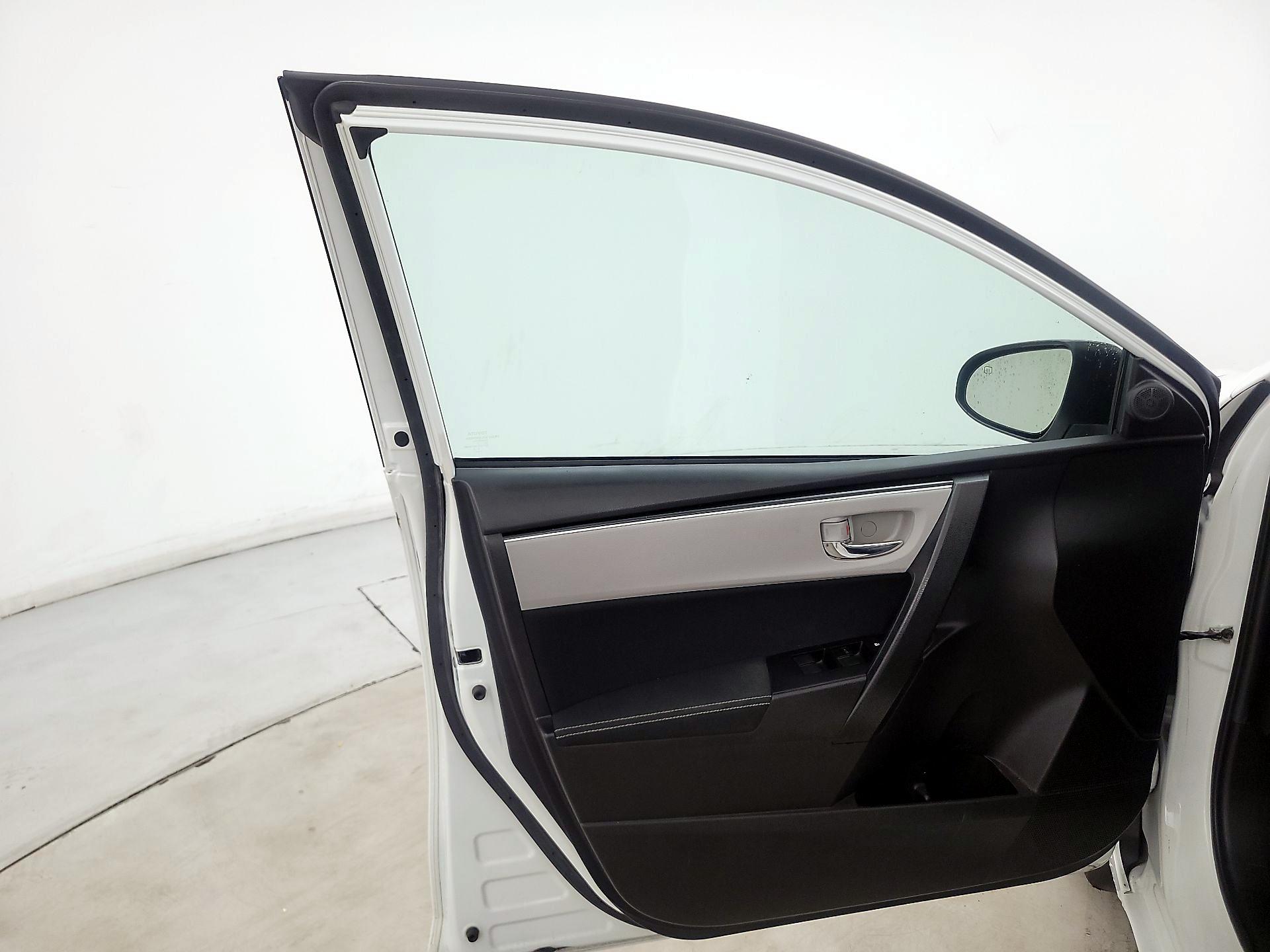 Thumbnail: 2017 Toyota Corolla - 12