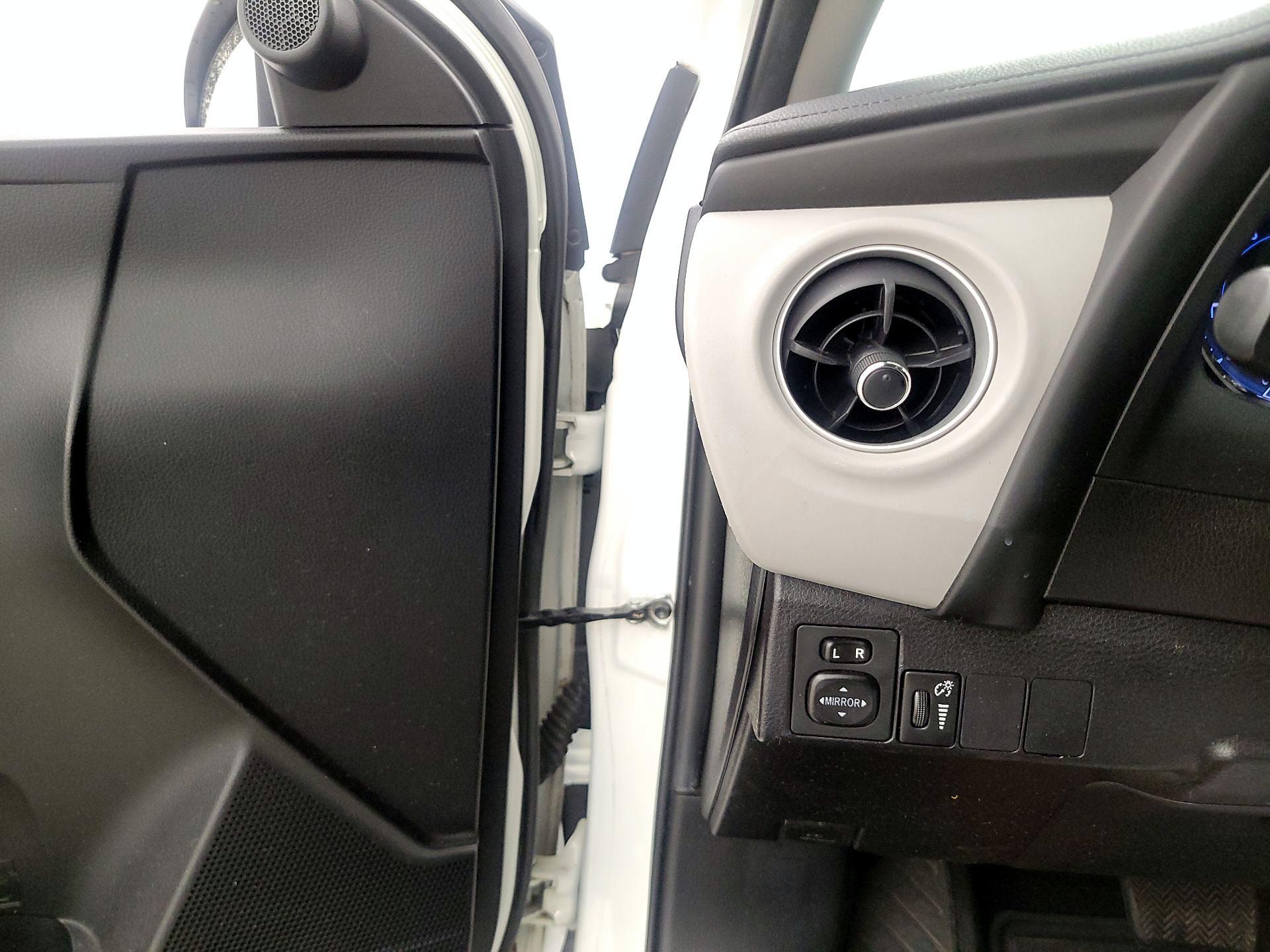 Thumbnail: 2017 Toyota Corolla - 13