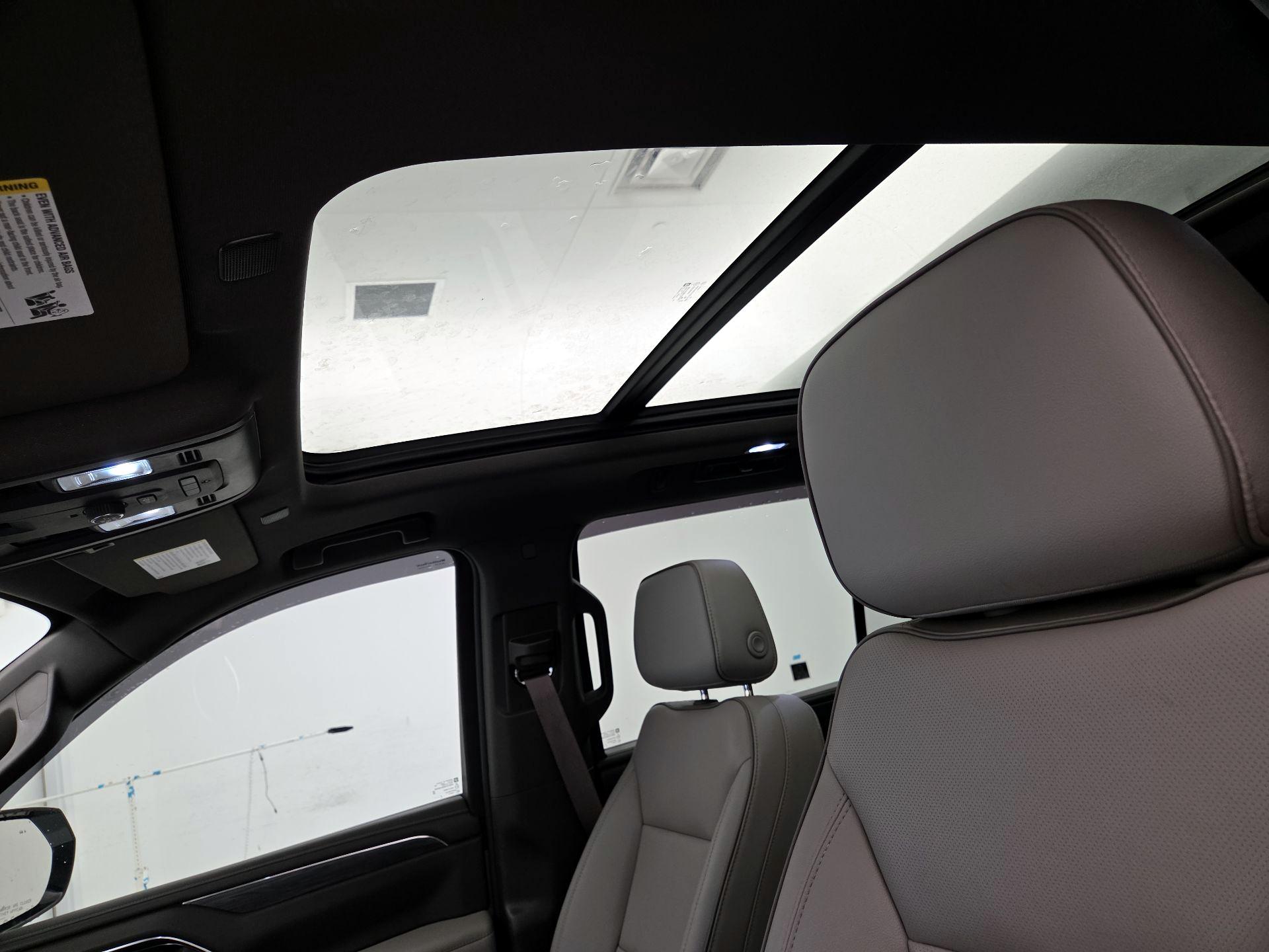 Thumbnail: 2023 GMC Yukon XL - 20