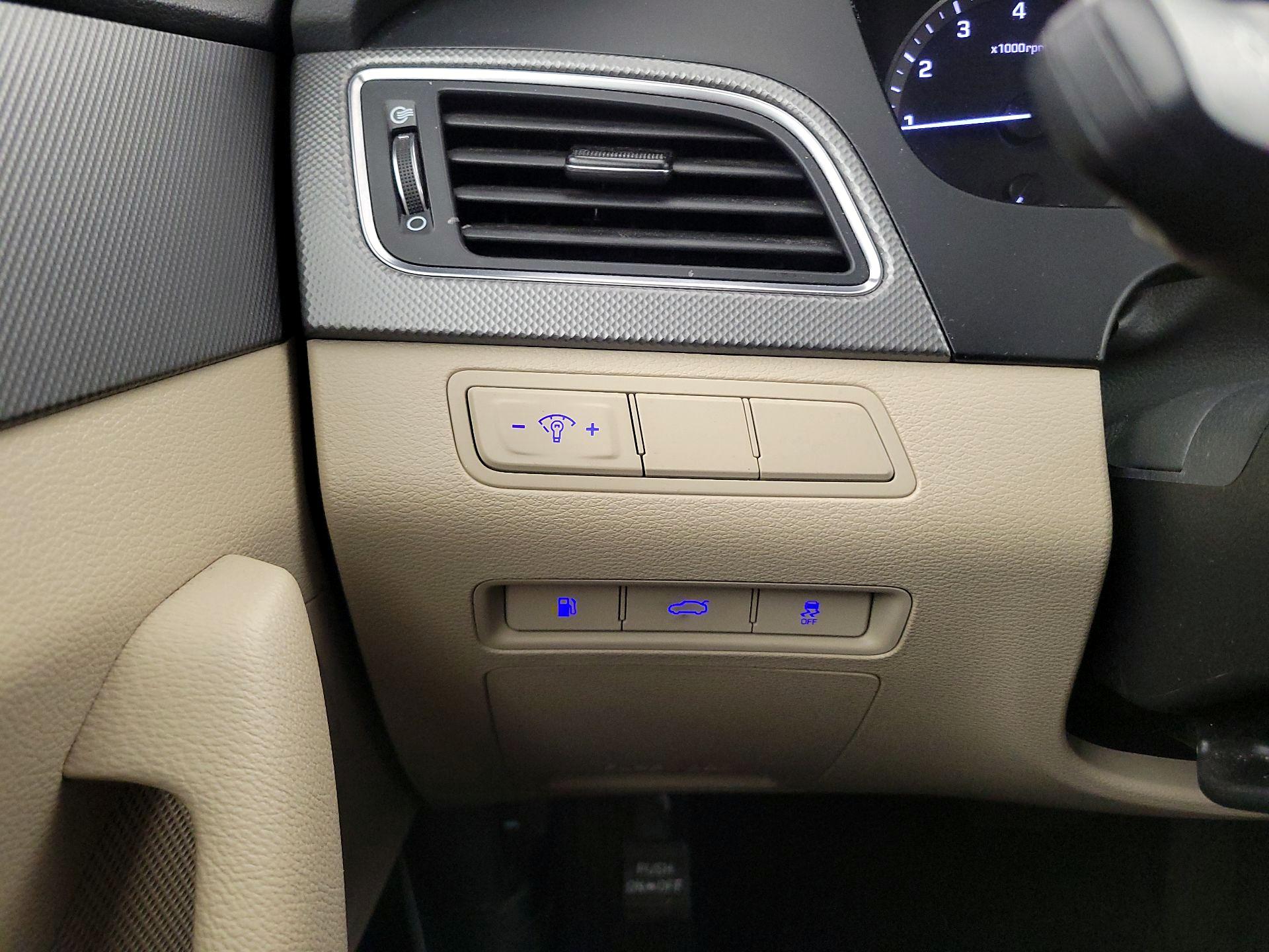 Thumbnail: 2016 Hyundai Sonata - 13