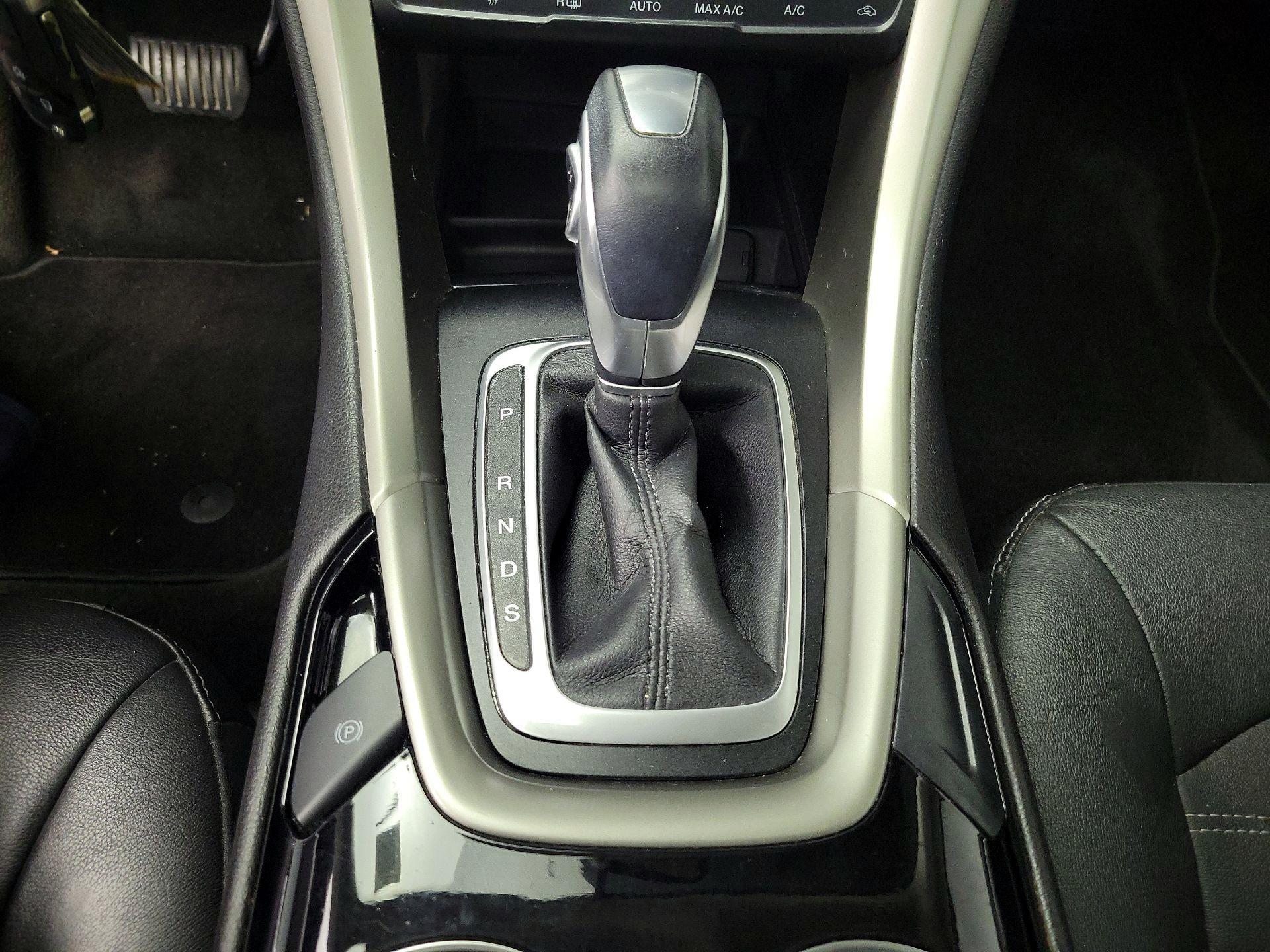 Thumbnail: 2015 Ford Fusion - 17