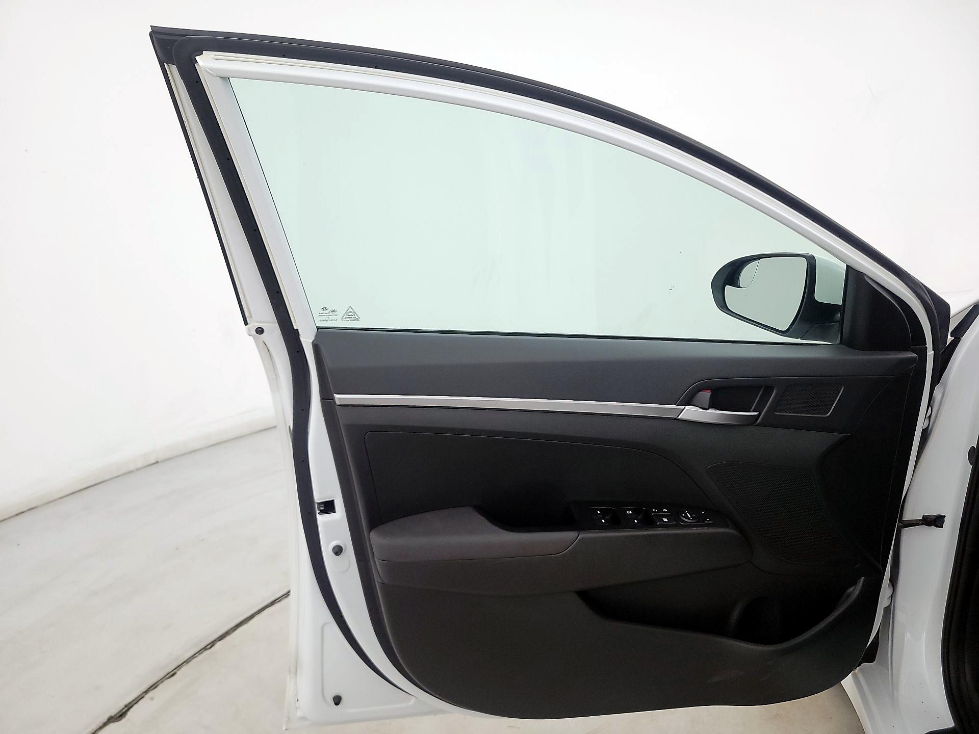 Thumbnail: 2019 Hyundai Elantra - 12