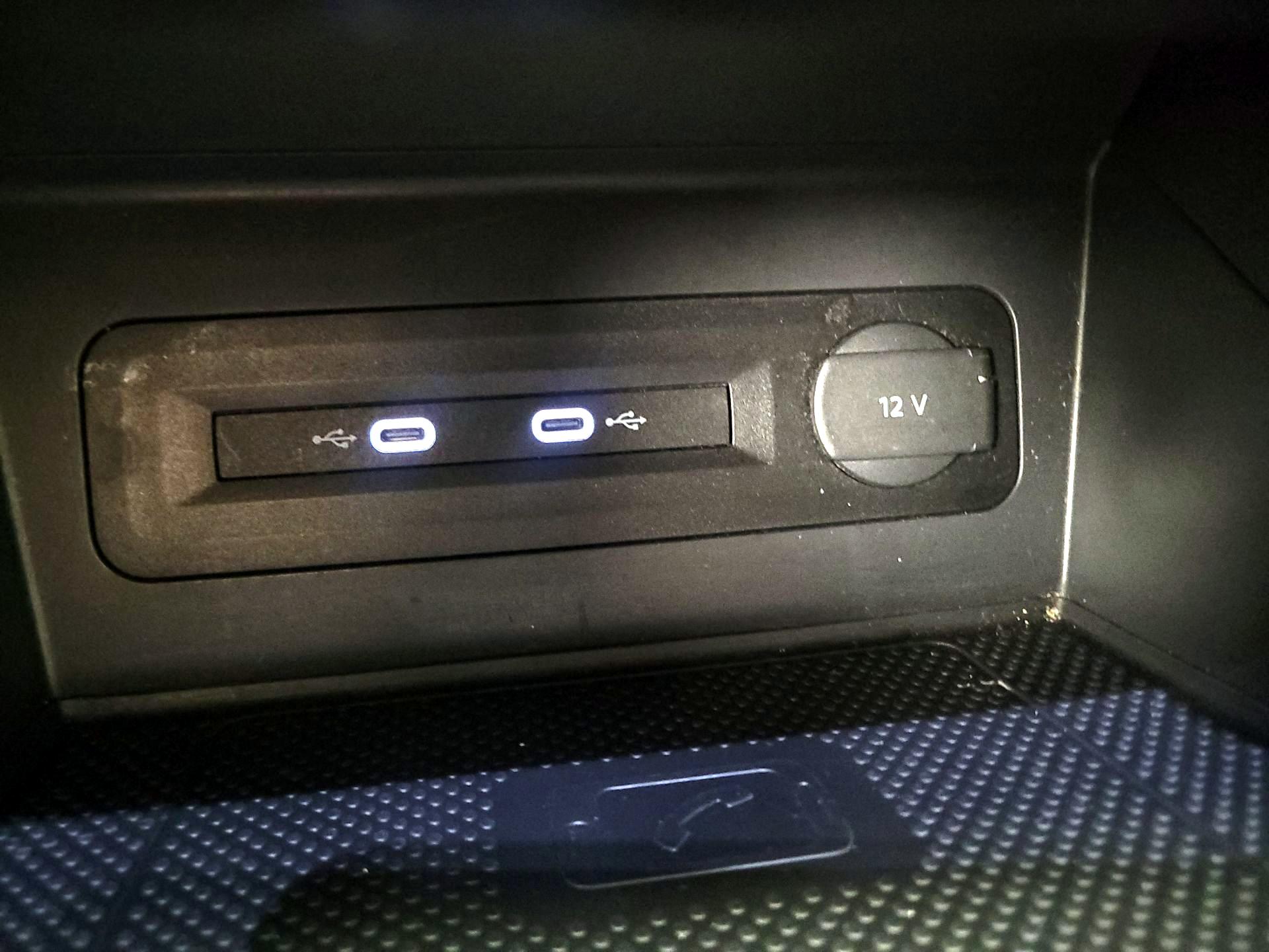 Thumbnail: 2021 Volkswagen Atlas - 18