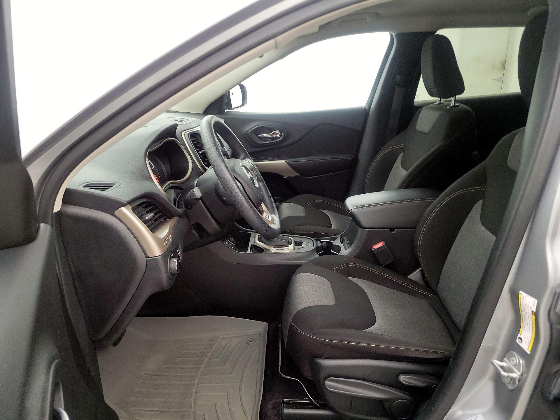 Thumbnail: 2017 Jeep Cherokee - 11