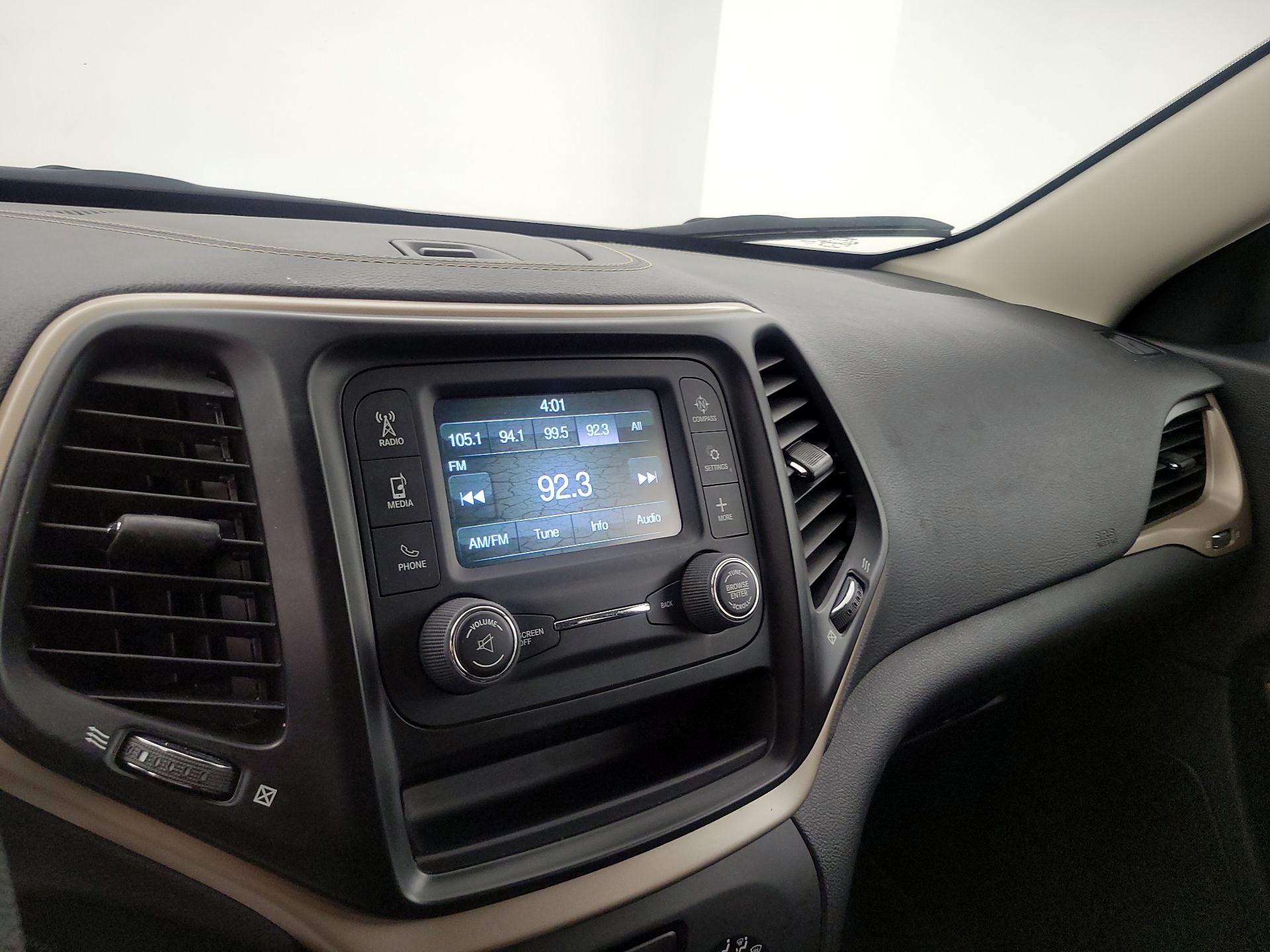 Thumbnail: 2017 Jeep Cherokee - 15