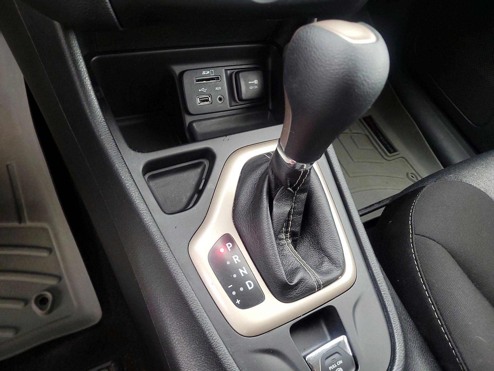 Thumbnail: 2017 Jeep Cherokee - 17