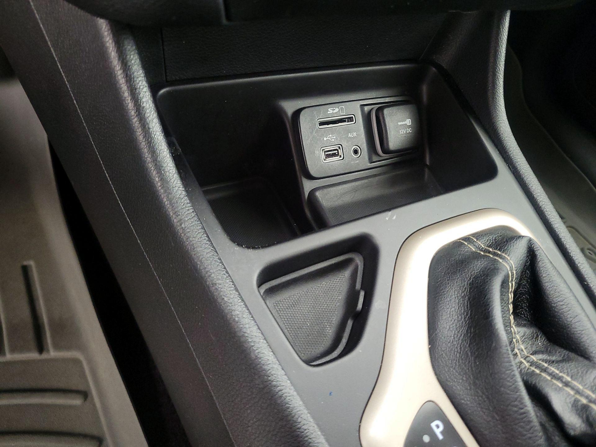 Thumbnail: 2017 Jeep Cherokee - 18