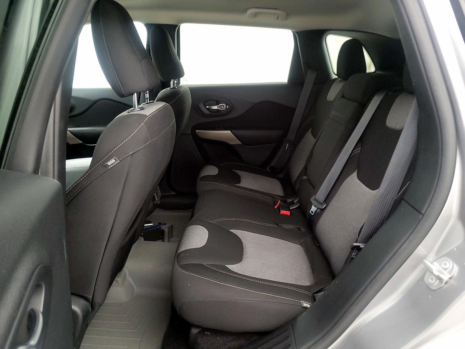 Thumbnail: 2017 Jeep Cherokee - 19