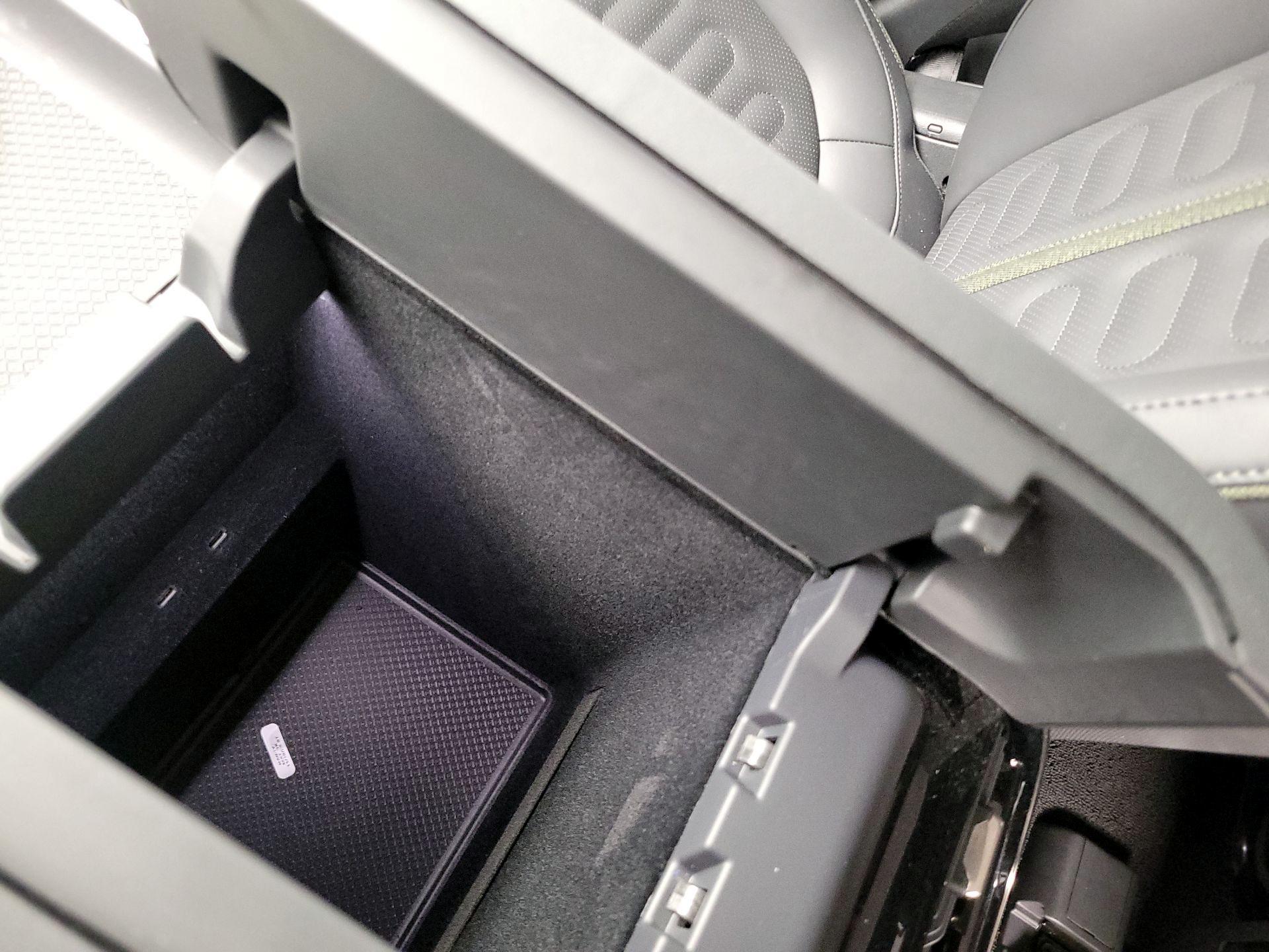 Thumbnail: 2023 Rivian R1S - 18