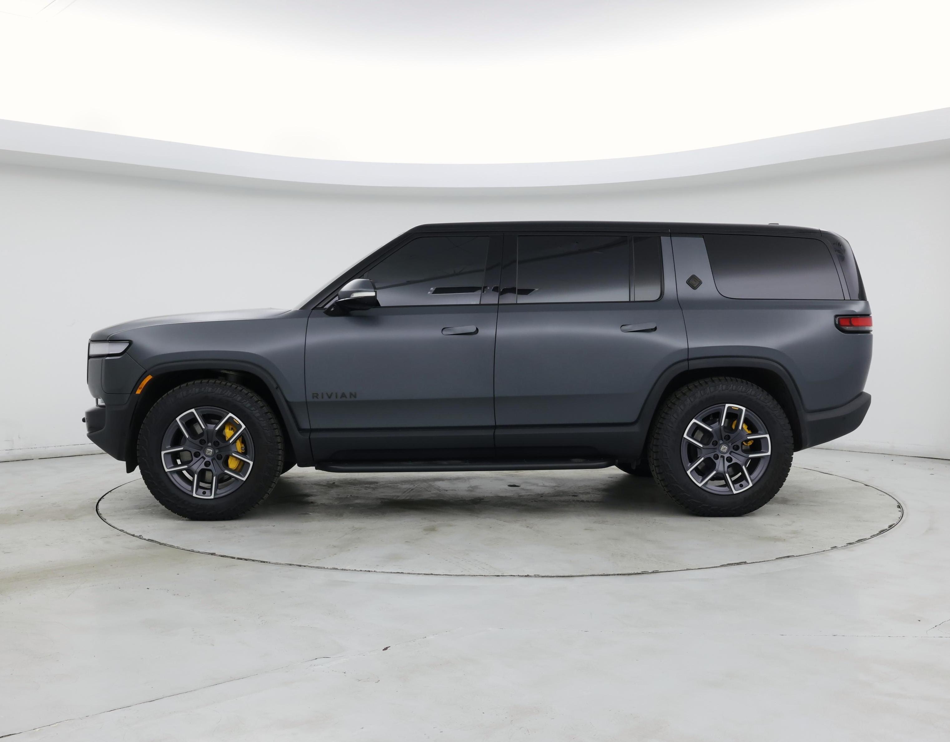 Thumbnail: 2023 Rivian R1S - 3