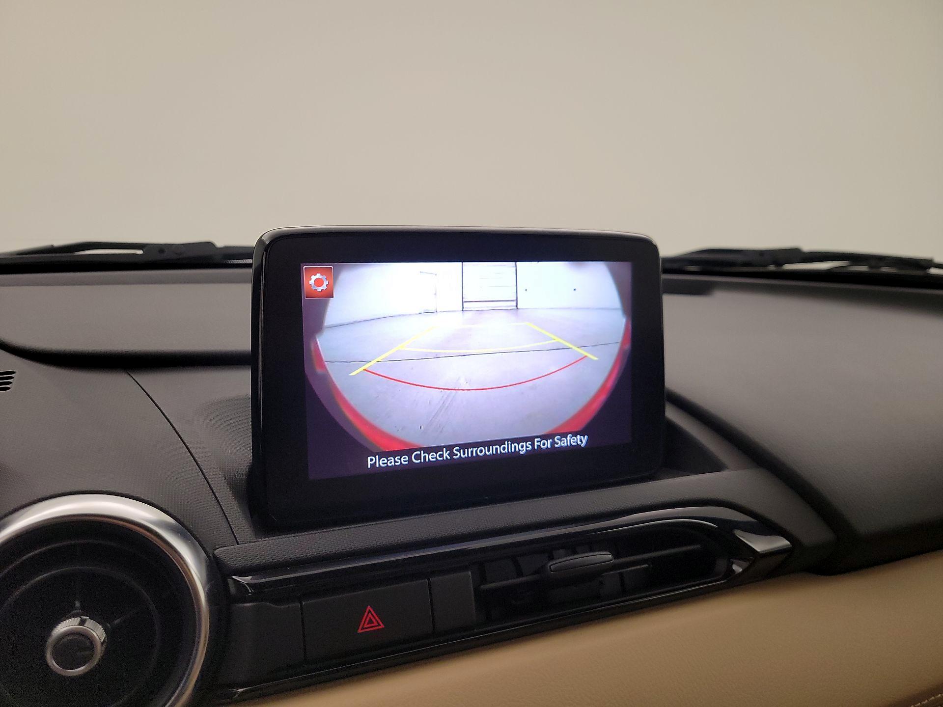 Thumbnail: 2019 Mazda MX-5 Miata - 15