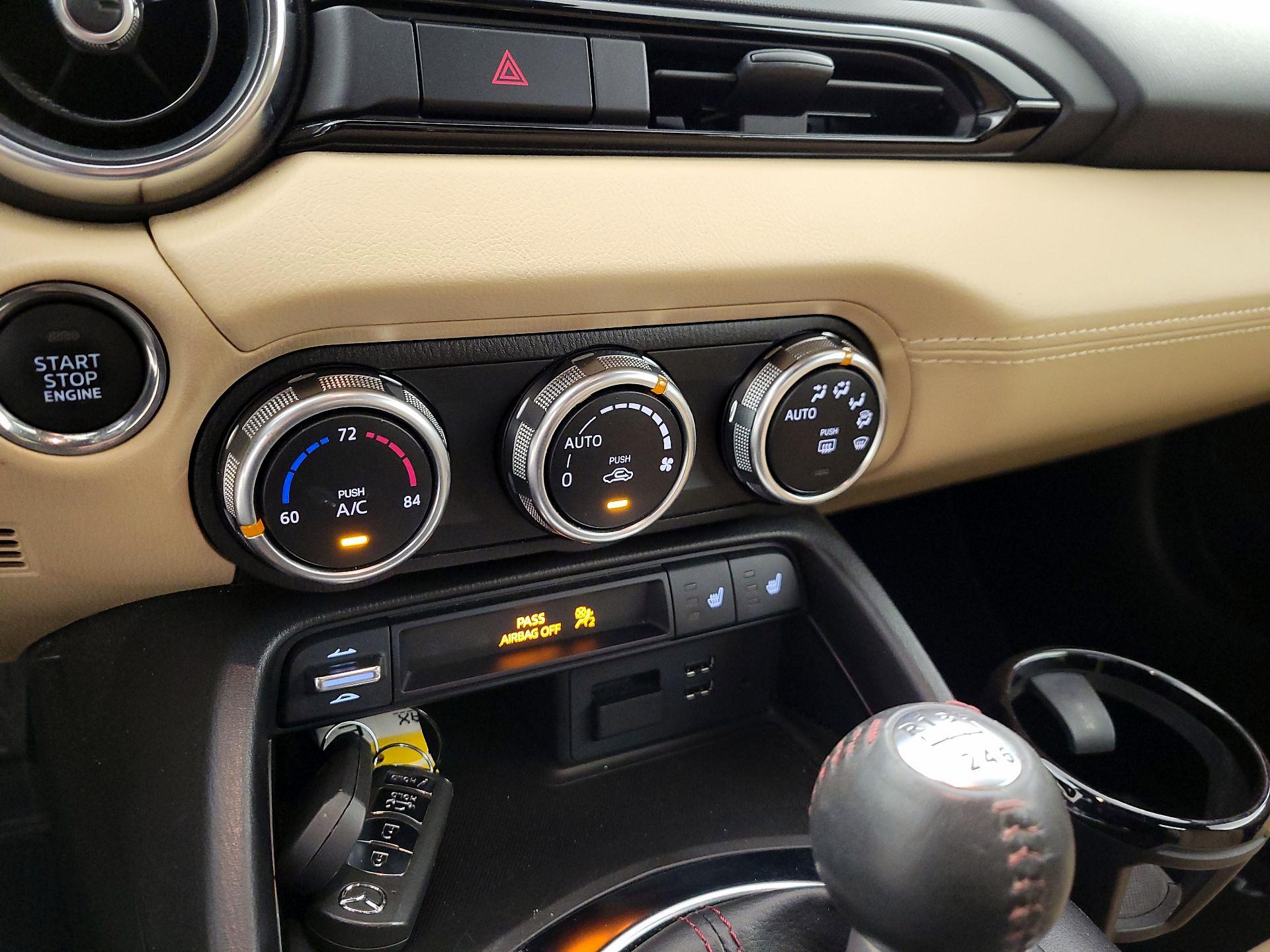 Thumbnail: 2019 Mazda MX-5 Miata - 17