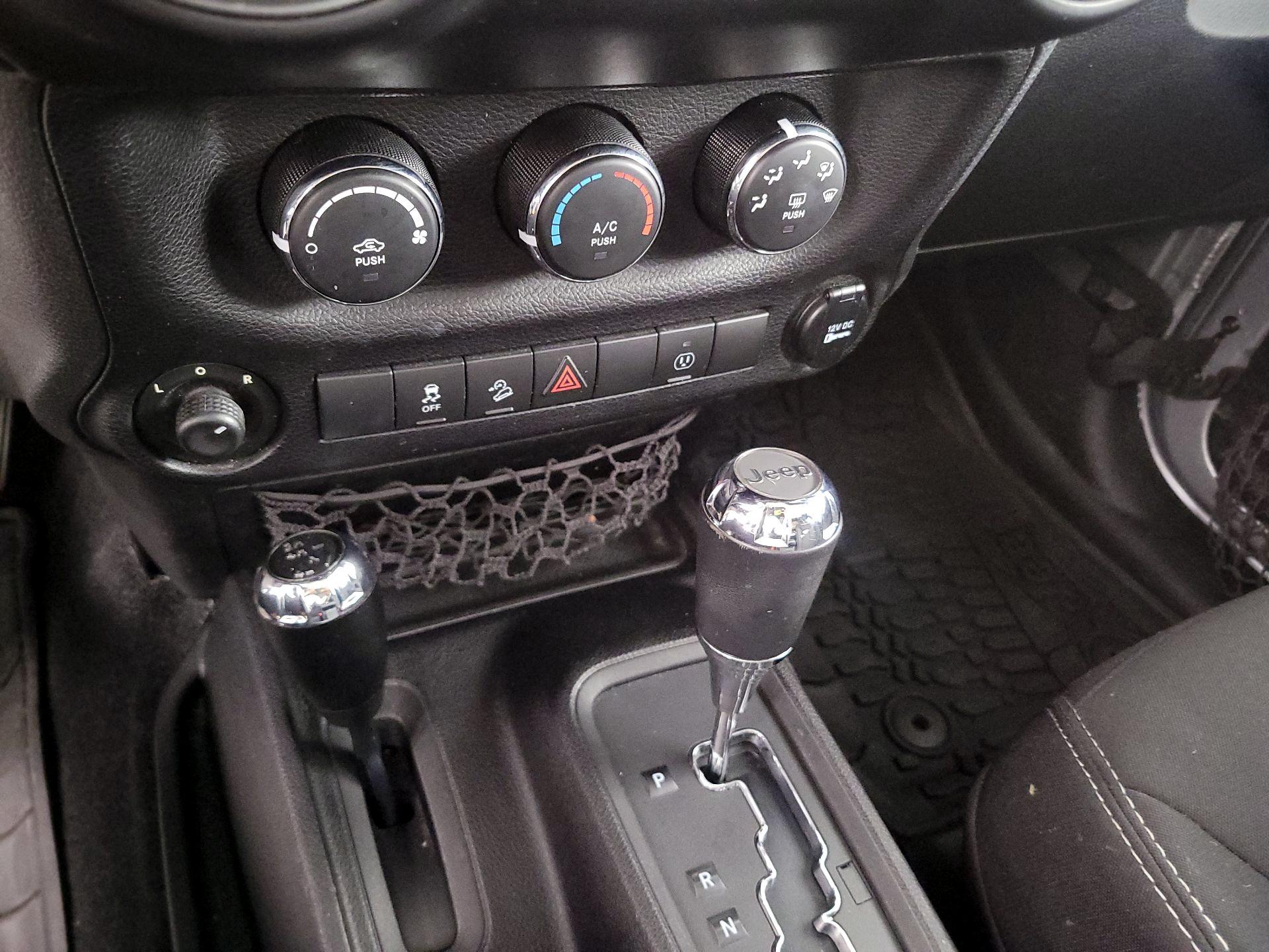 Thumbnail: 2014 Jeep Wrangler - 15