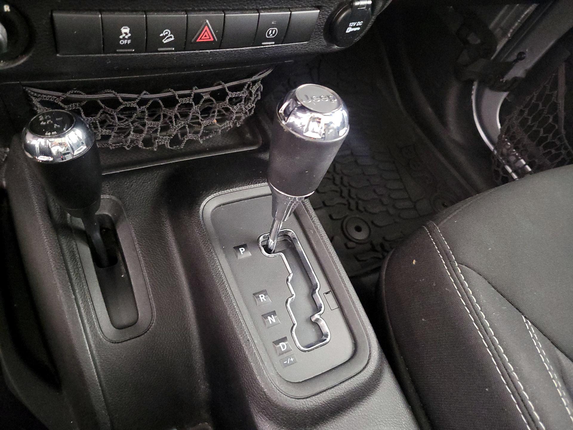 Thumbnail: 2014 Jeep Wrangler - 16