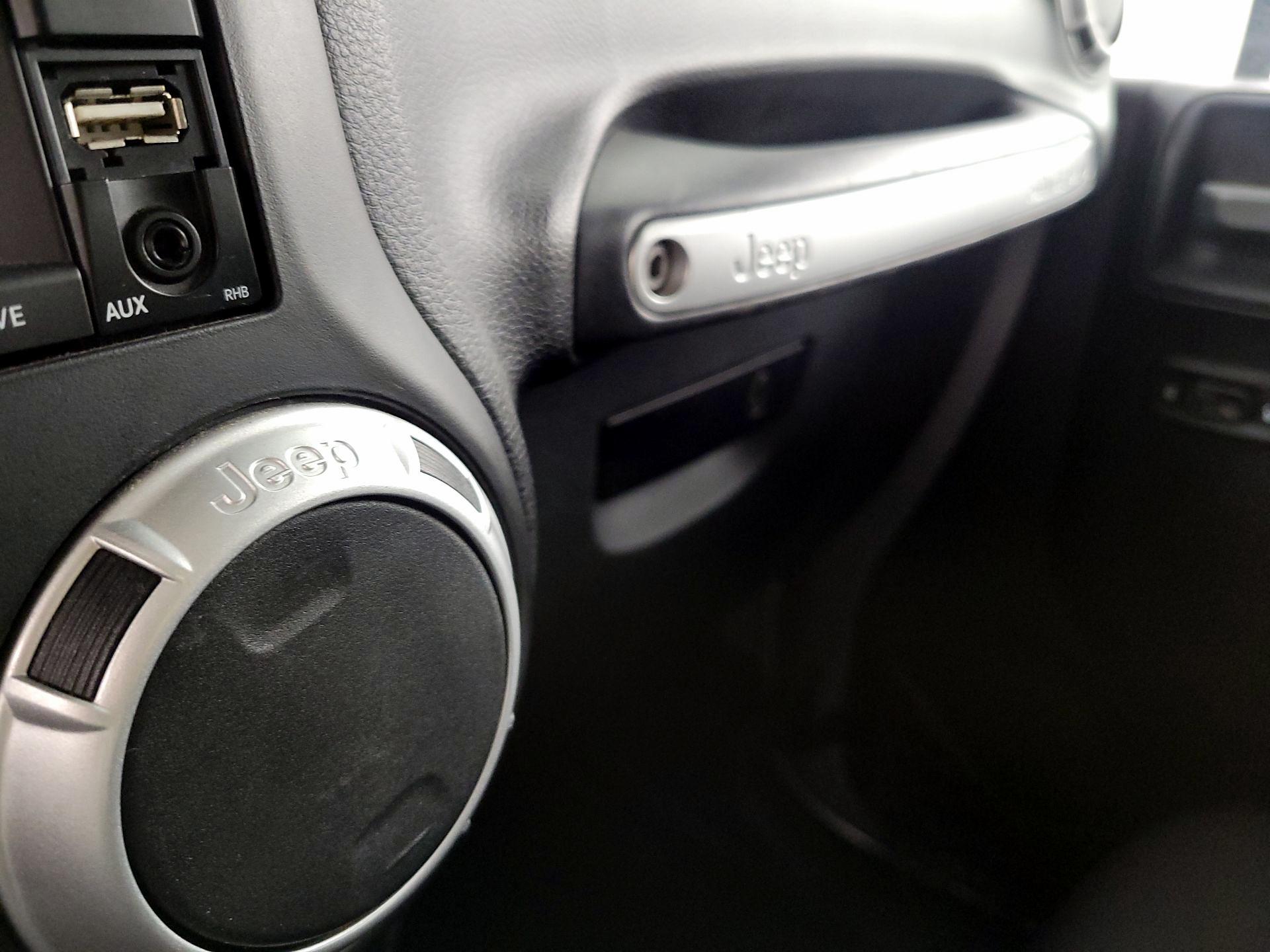 Thumbnail: 2014 Jeep Wrangler - 17