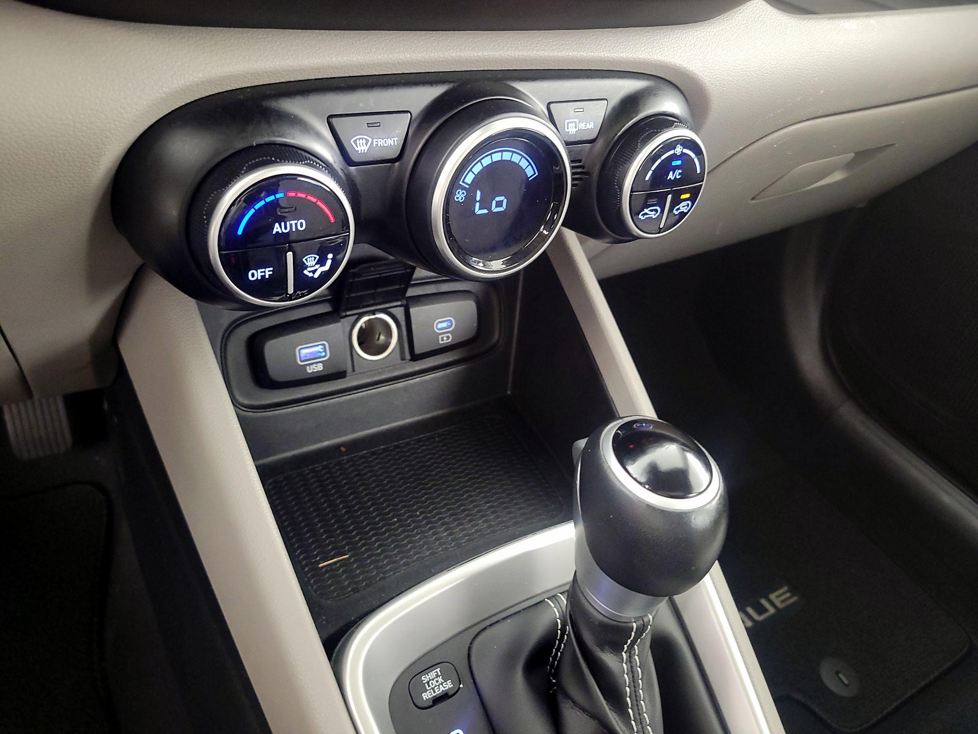 Thumbnail: 2023 Hyundai Venue - 16