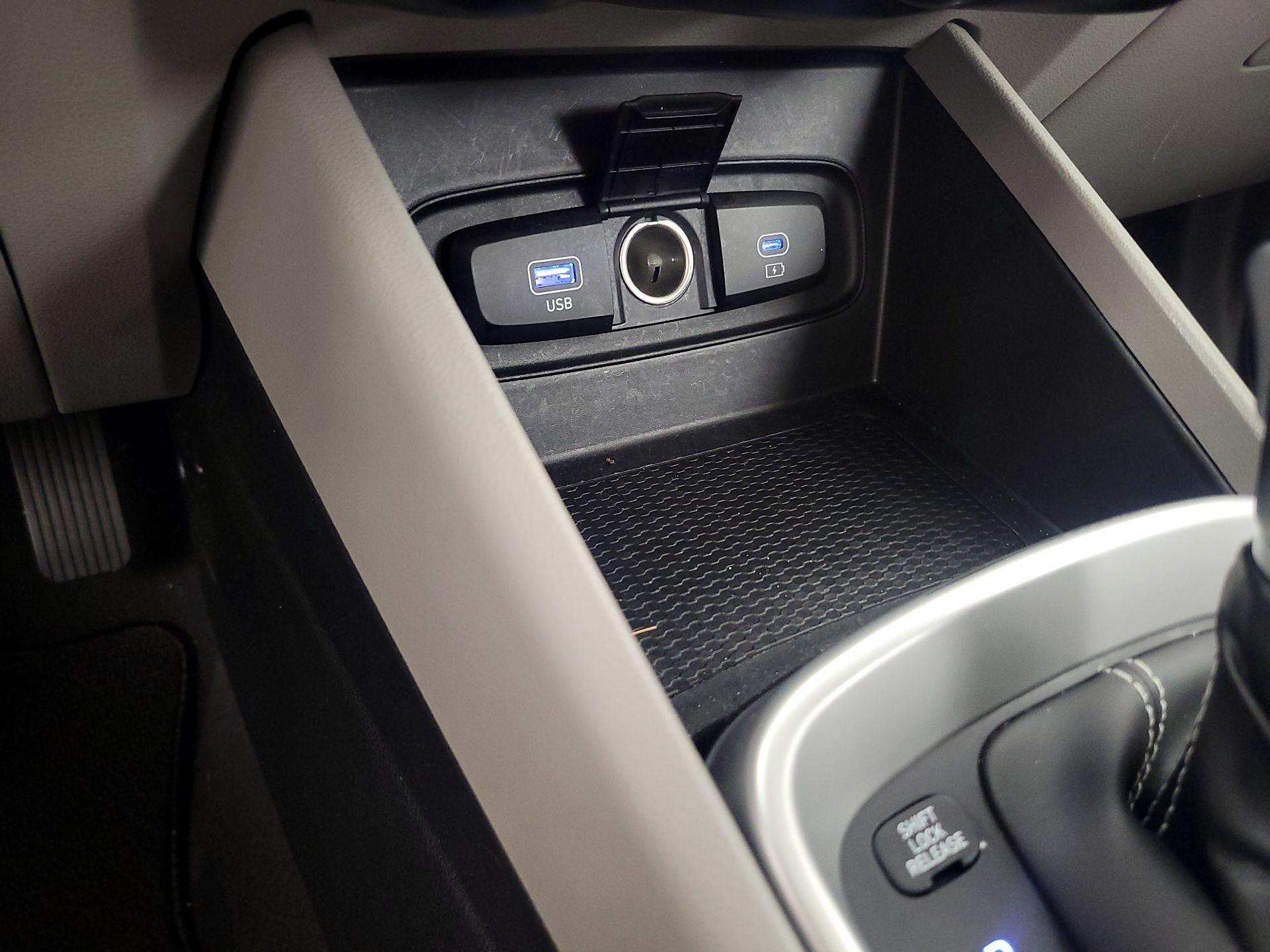 Thumbnail: 2023 Hyundai Venue - 18