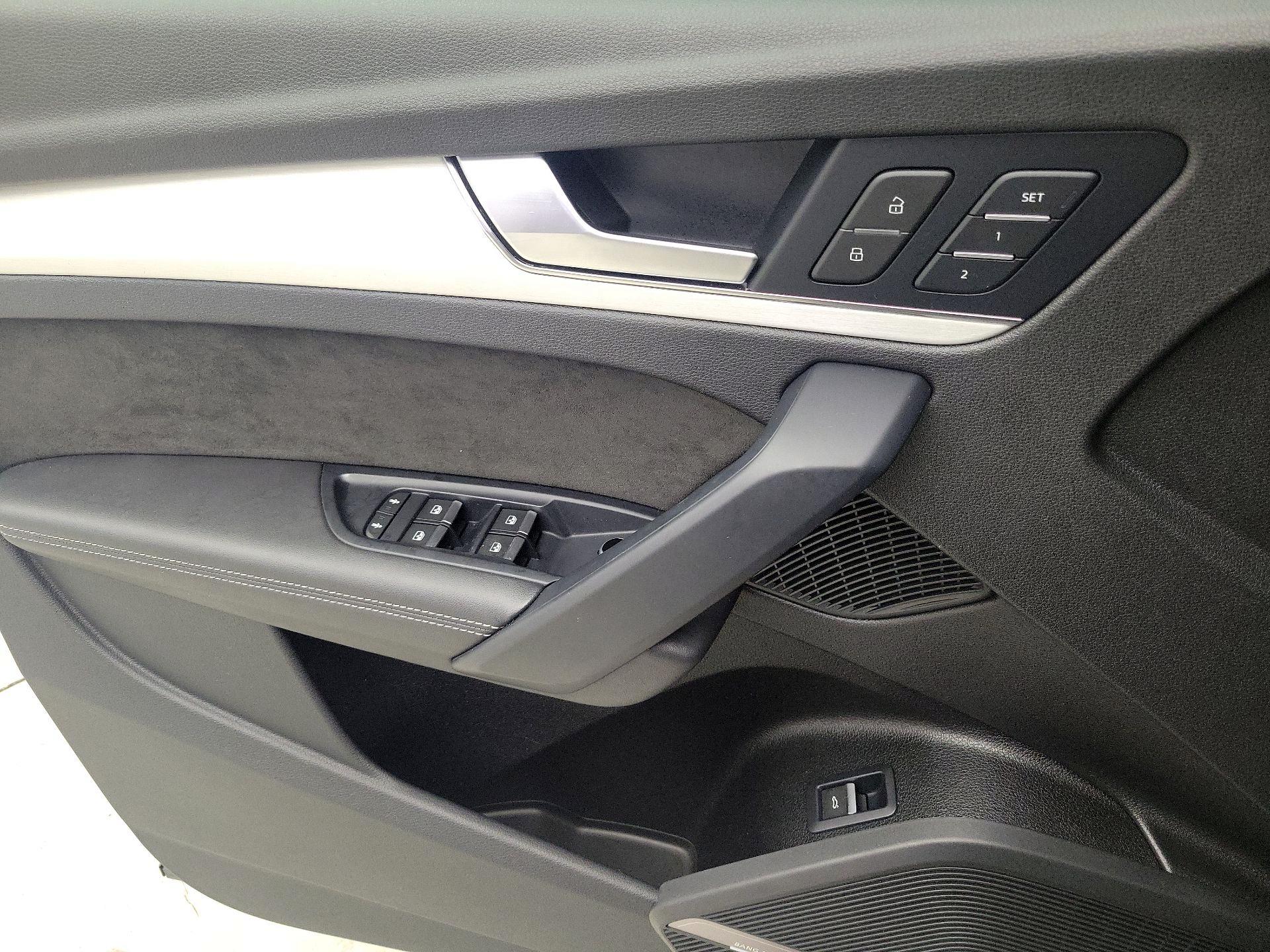 Thumbnail: 2020 Audi SQ5 - 12