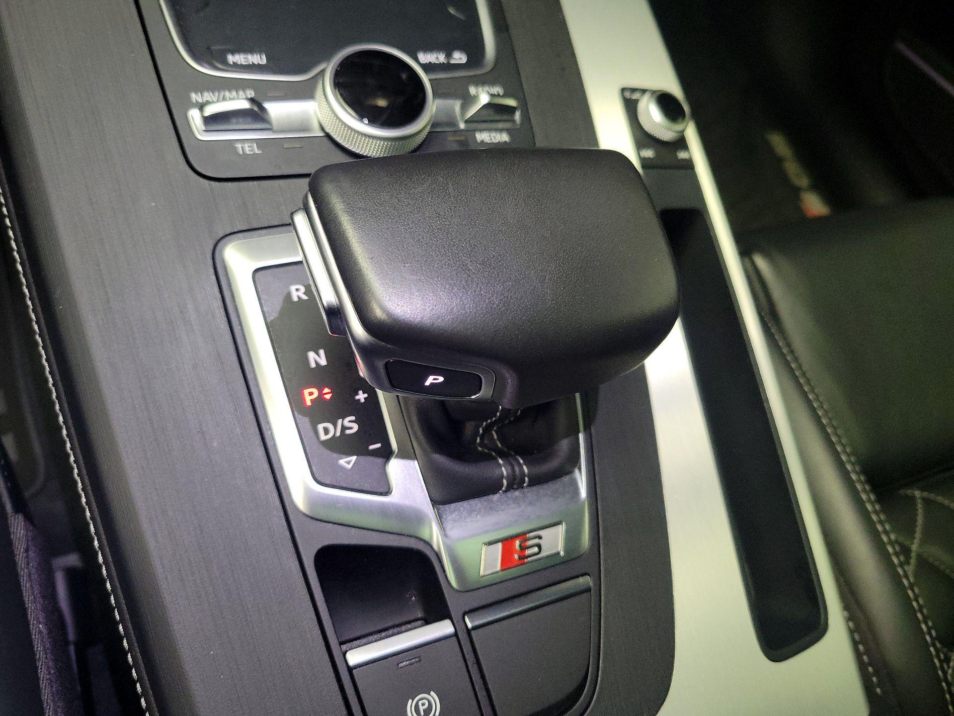 Thumbnail: 2020 Audi SQ5 - 18