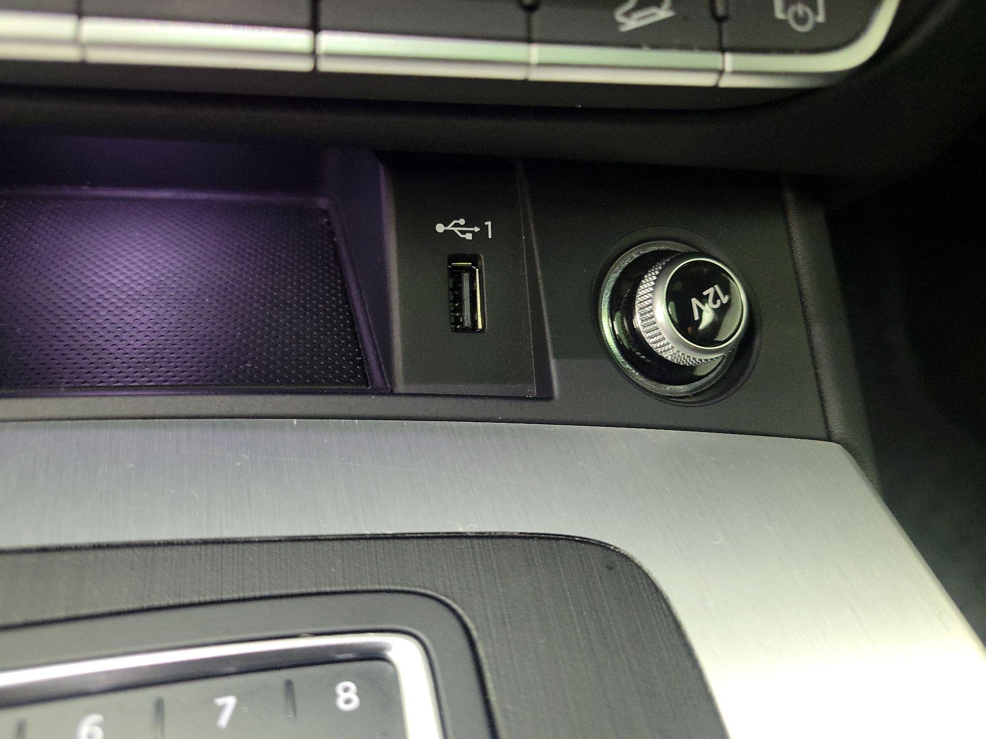 Thumbnail: 2020 Audi SQ5 - 19